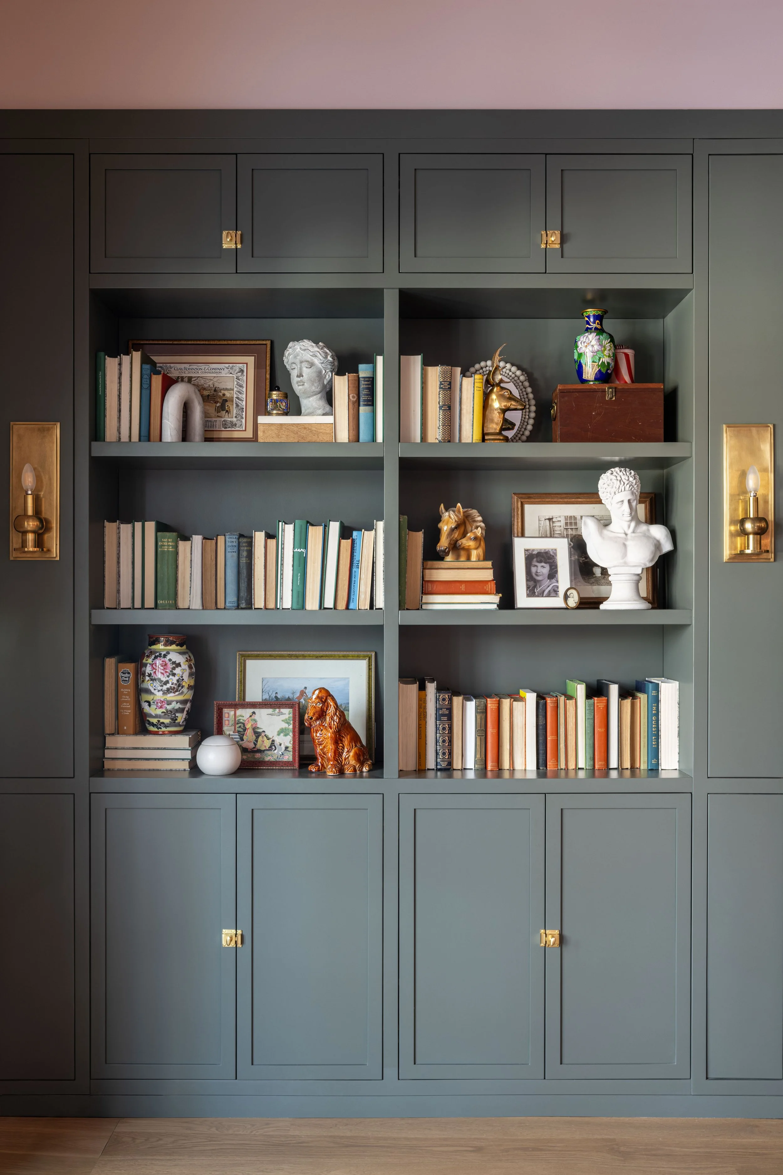 work_interior-family-room-built-in-bookshelf.jpg
