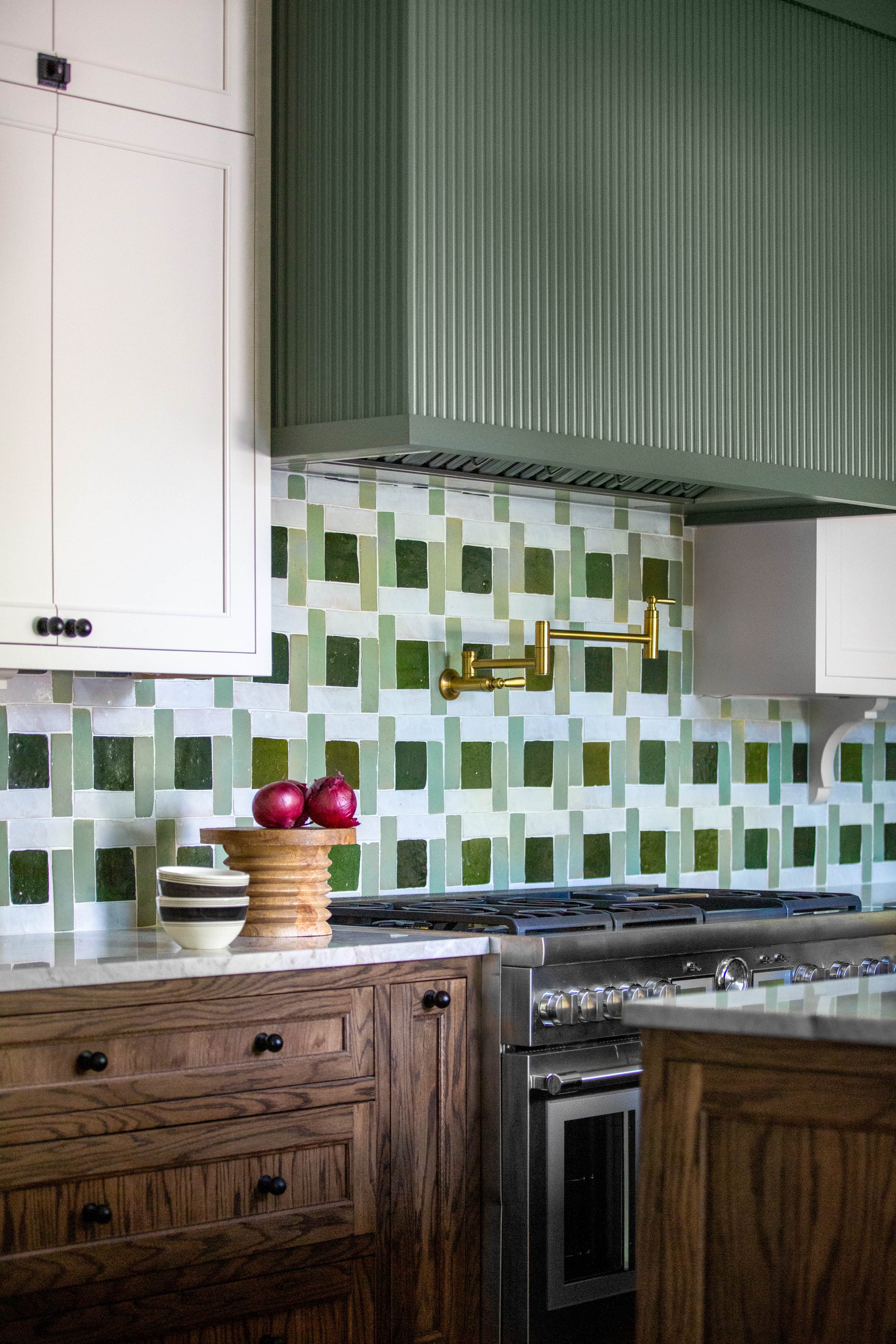 work_interior-kitchen-range+hood+tile-1.jpg