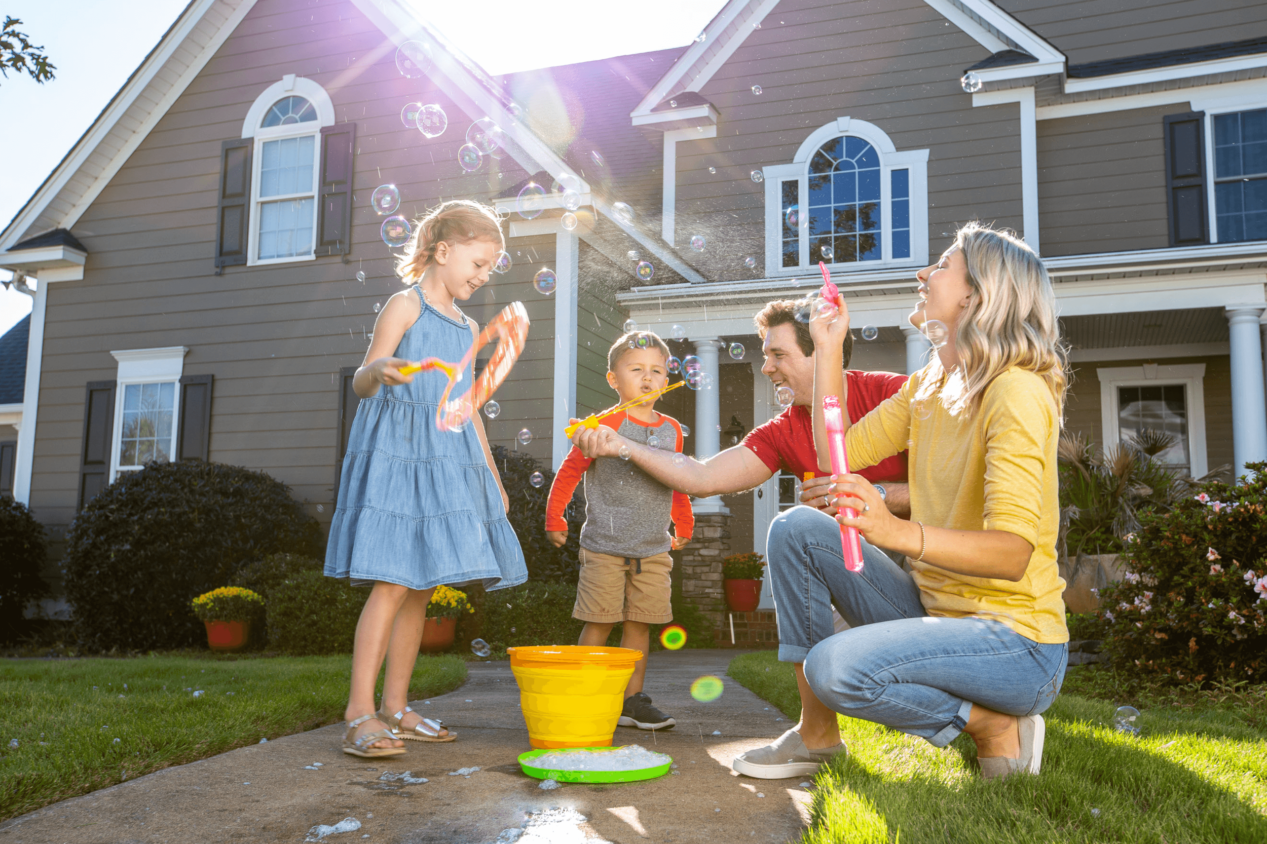 work_lifestyle-family-fun-with-bubbles-1.png