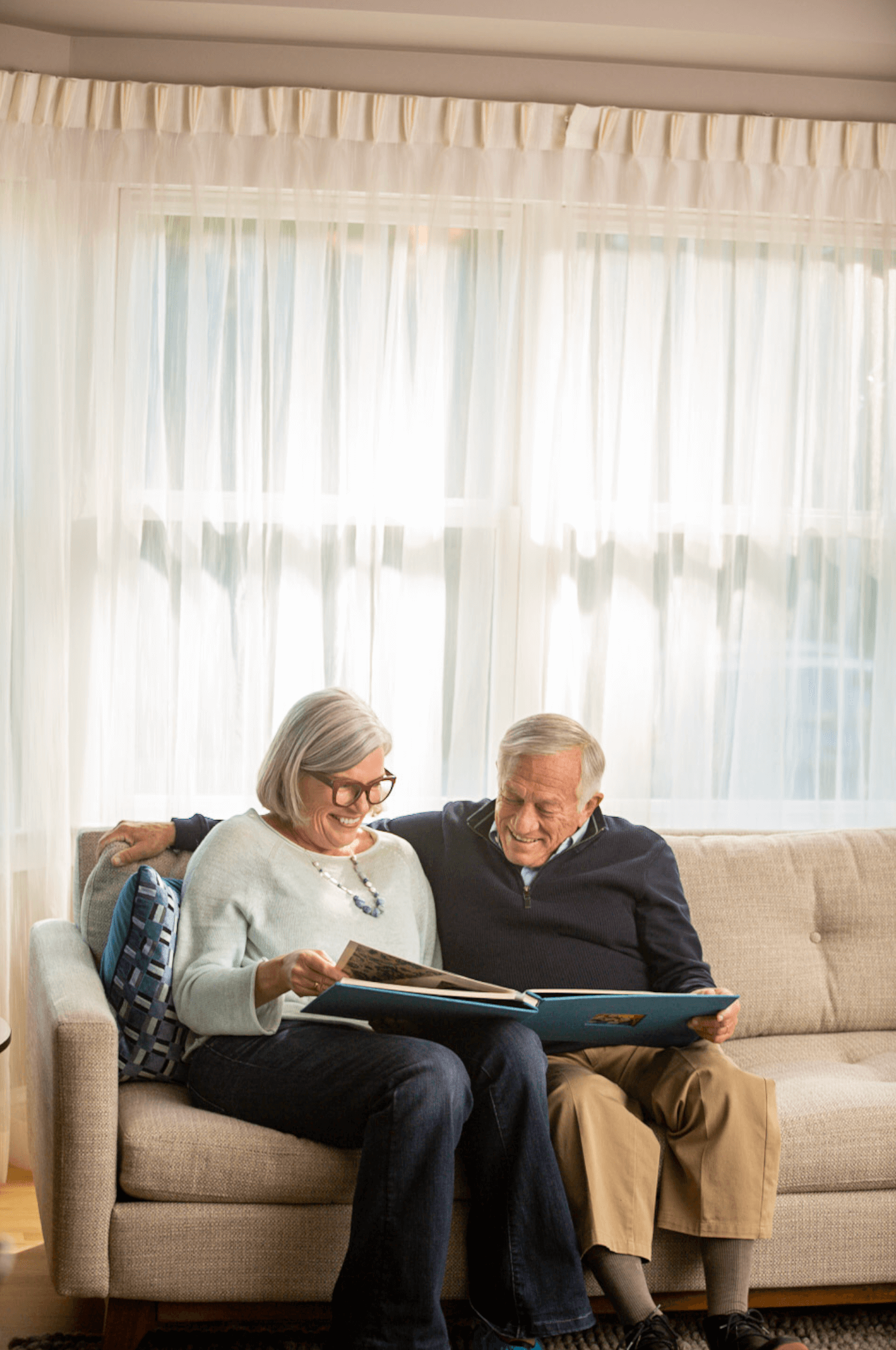 work_lifestyle-retired-couple-reminiscing-on-couch-6.png