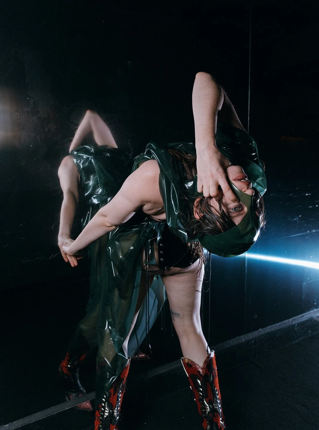 If anyone played a key role in this show, it was the artist and performer Miriama Kardo&scaron;ov&aacute; @miriama.kardosova . We collaborated with her to bring the entire concept to life. She also directed the choreography, and together with @kubeon