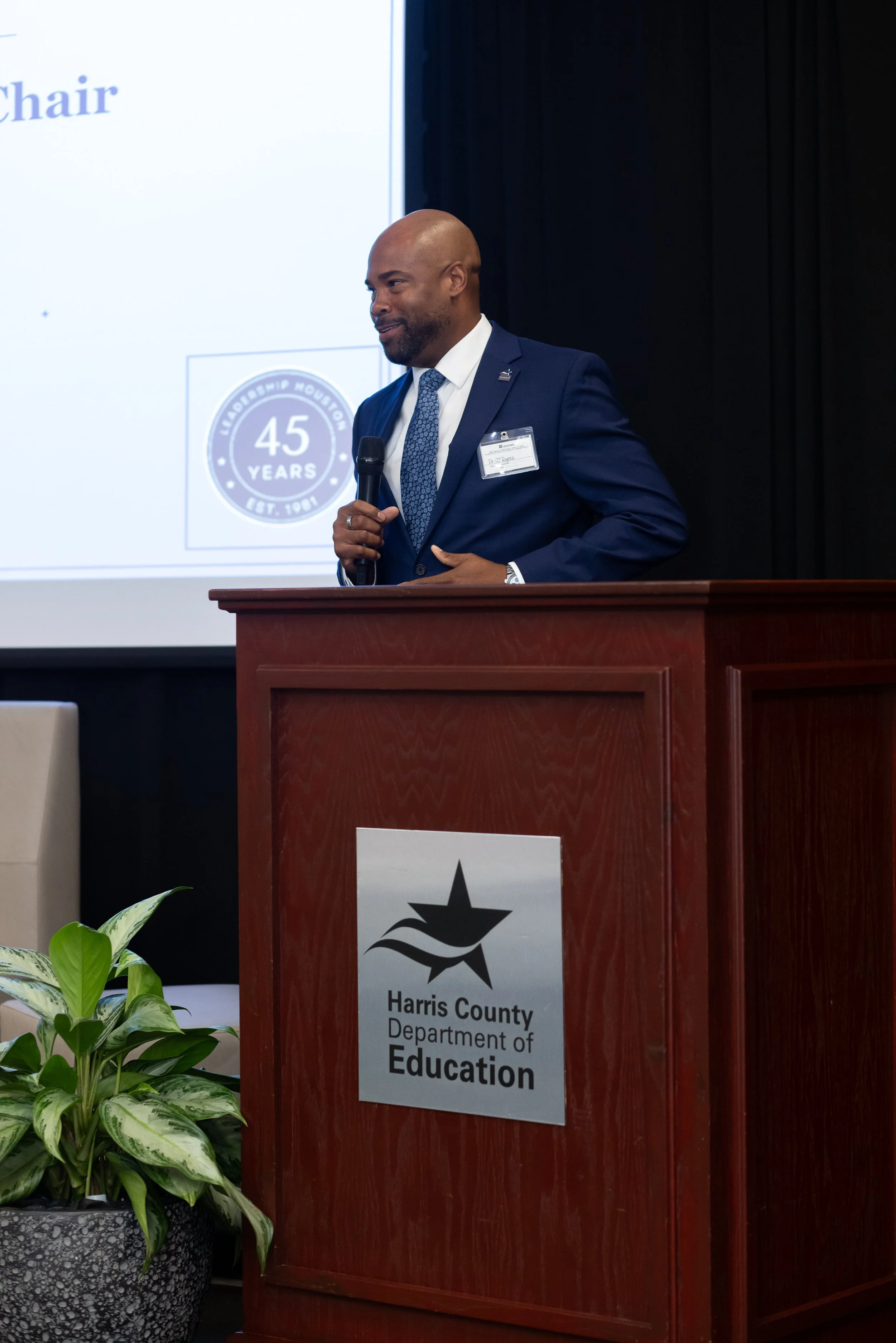 563A1087.jpg