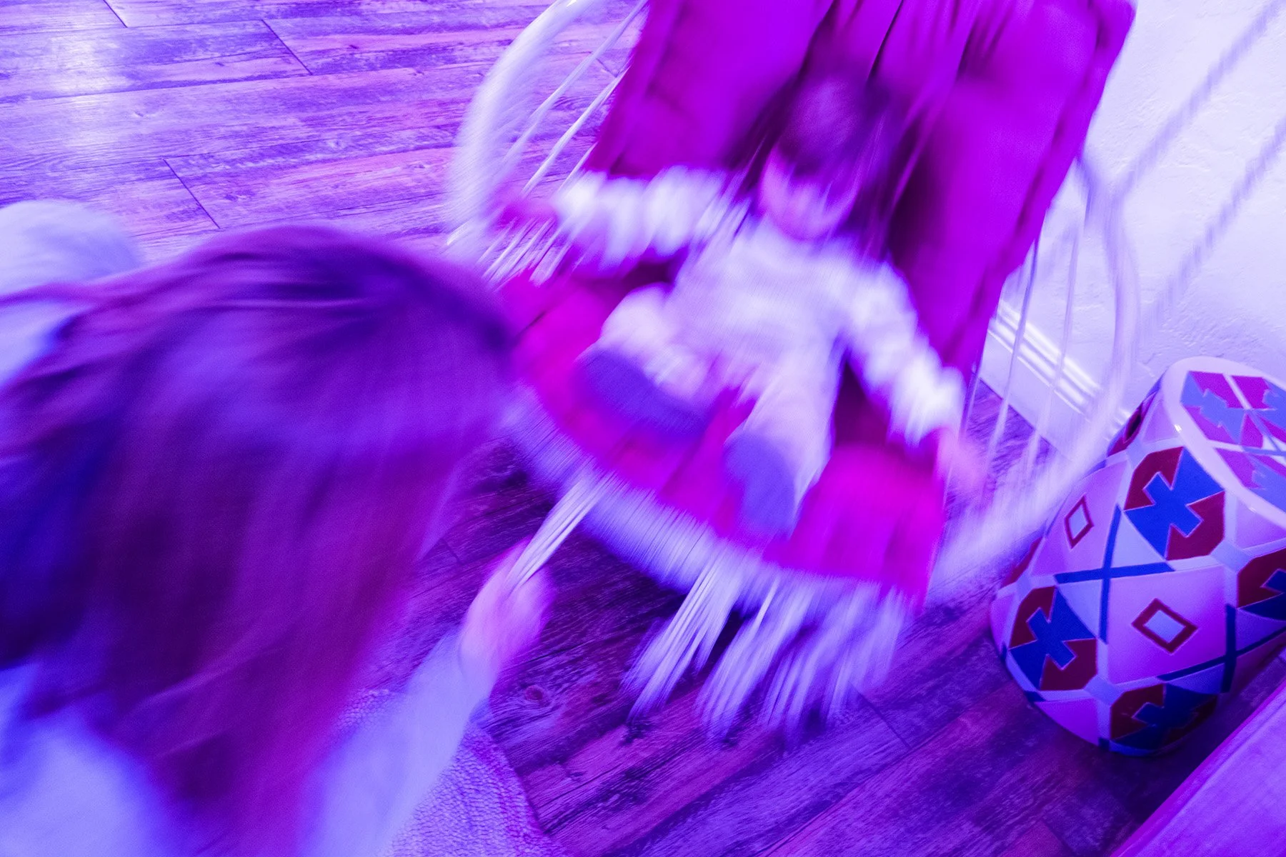 Pink blurry swing chair_DSC6715 copy.jpg