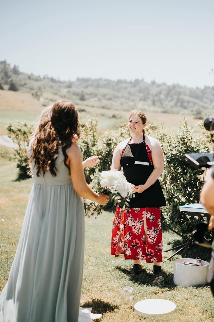 Why Live Wedding Painting is the New Luxury: A Unique Alternative to Photography
