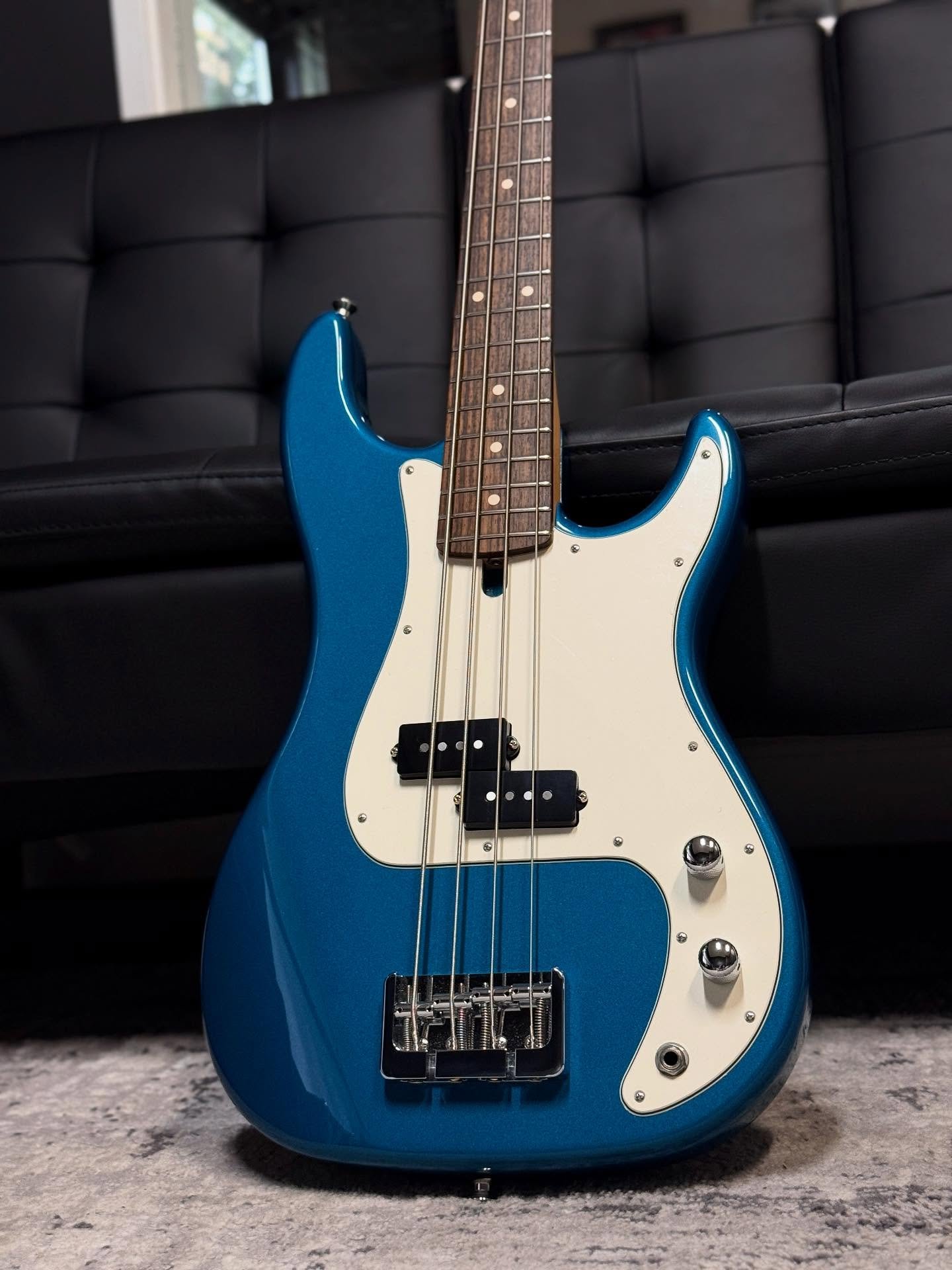 Today we have an absolutely rad Certified Preowned P430 (short scale) in a custom Teal Blue Metallic.  Alder Body. Indian Rosewood Fretboard. Hand-Wound Mike Lull P Pickup. @hipshotproducts B-Bridge and Ultralite Tuners. Perfffffffffect. Feel free to