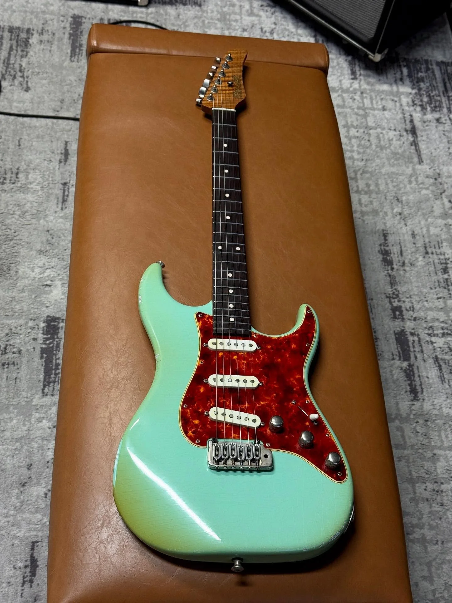 Another special one here for y&rsquo;all today! *One-Off* Heirloom SX in Medium-Aged Surf Green 🏄&zwj;♂️🏄&zwj;♂️💚💚 Alder Body. Roasted Flamed Maple Neck (Medium C .830-.890). Indian Rosewood Fretboard. Mike Lull Hybrid 60&rsquo;s Pickups (Alnico 
