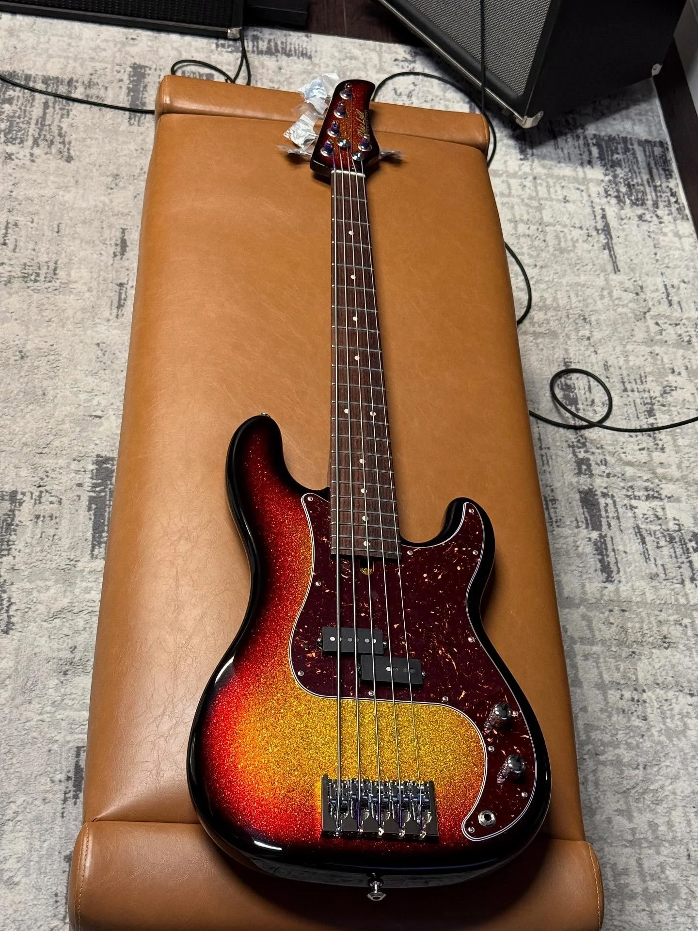 Custom-Ordered P5 in a ridiculously rad chunky sparkle sunburst ✨✨🔥🔥

#madeinusa #bass #bassguitar #guitar #bassporn #classic #bassplayer #mikelull #mikelullbass #bassgear #guitargear #instaguitar #bassesofinstagram #rocknroll #custommade #customba