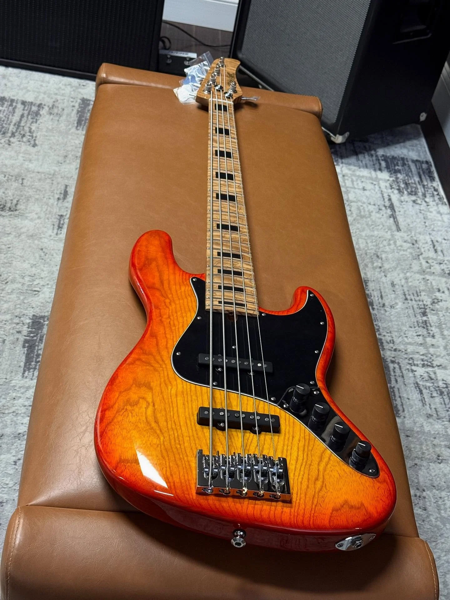 Custom-Ordered Fireglo M5V with a raaaaad Roasted Flamed Maple Neck 😍😍🔥🔥🔥🔥

#madeinusa #bass #bassguitar #guitar #bassporn #classic #bassplayer #mikelull #mikelullbass #bassgear #guitargear #instaguitar #bassesofinstagram #rocknroll #custommade