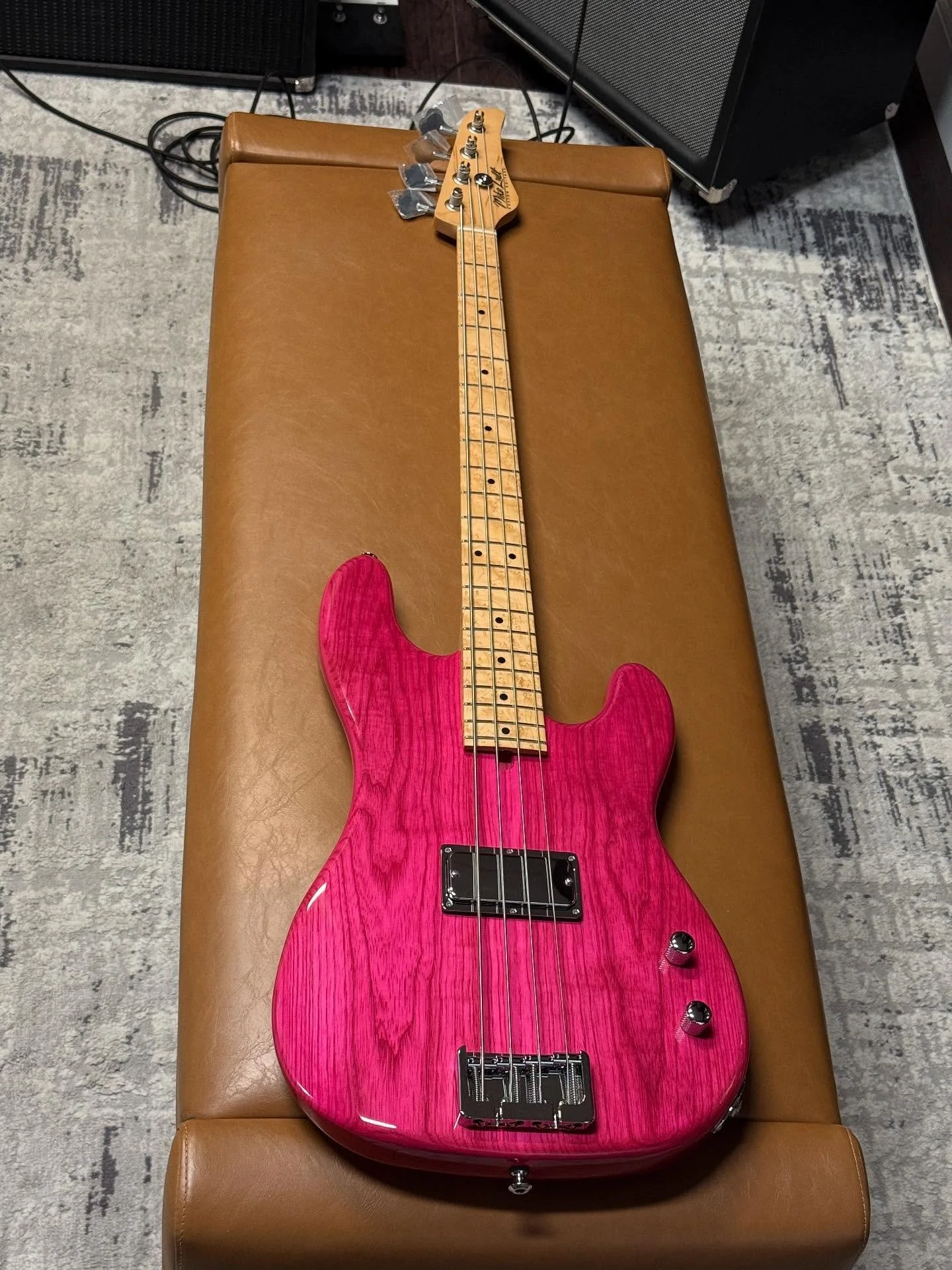 Custom-Ordered PT4 custom in Translucent Bonnie Pink - ABSOLUTE stunner๐๐๐ฅ๐ฅ
#madeinusa #bass #bassguitar #guitar #bassporn #classic #bassplayer #mikelull #mikelullbass #bassgear #guitargear #instaguitar #bassesofinstagram #rocknroll #custommade