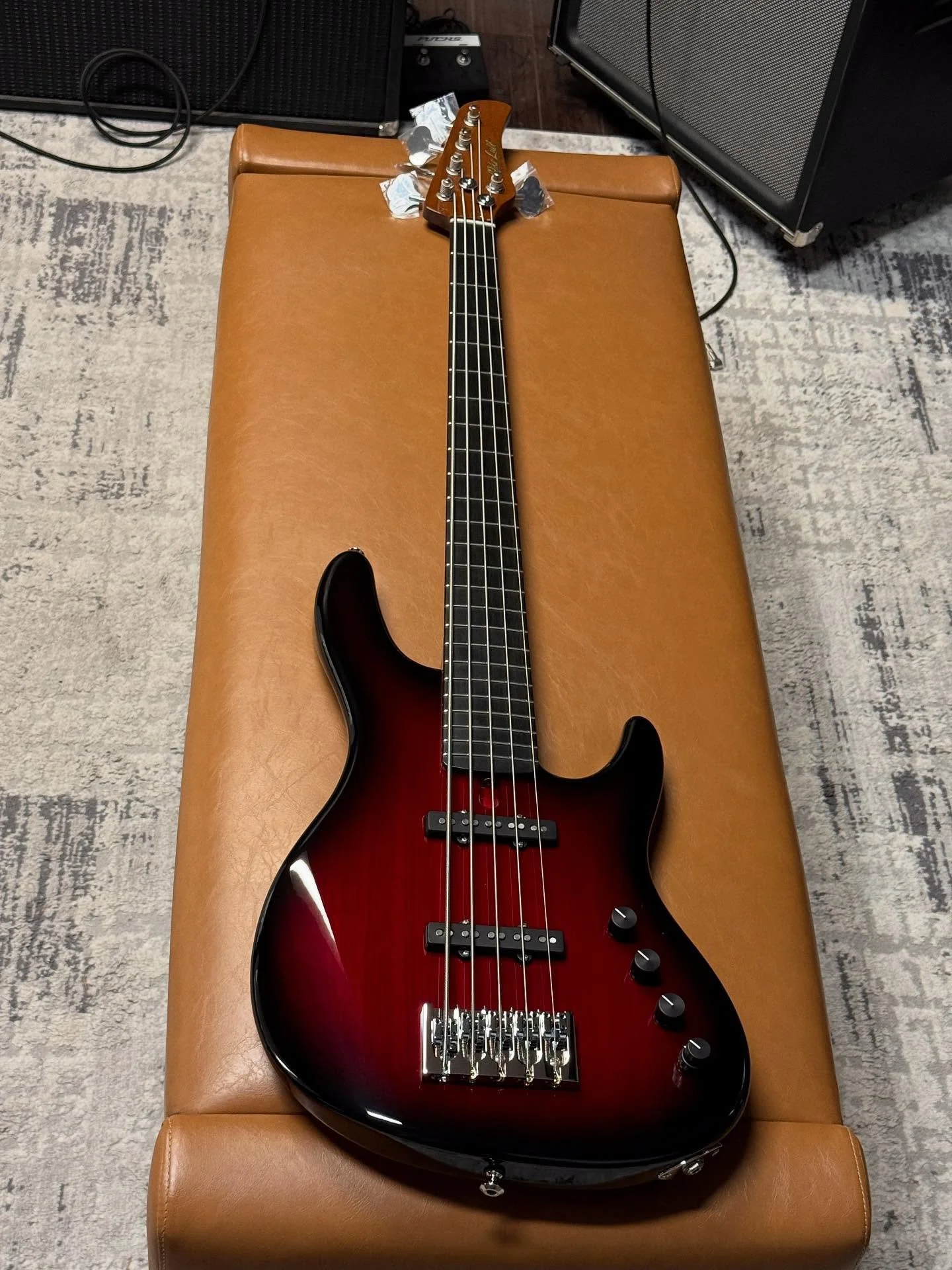 Just finishing up this M5 Custom in Black Cherry Burst๐ค๐ค๐๐ Swamp Ash Body. Roasted Maple Neck. Ebony Fretboard. Mike Lull Hand-Wound Jazz pickups. Trickfish IPA Preamp. 34” Scale. Just RAD ๐ฅ๐ฅ๐ฅ
(Available Soon)
#madeinusa #bass #bassgui