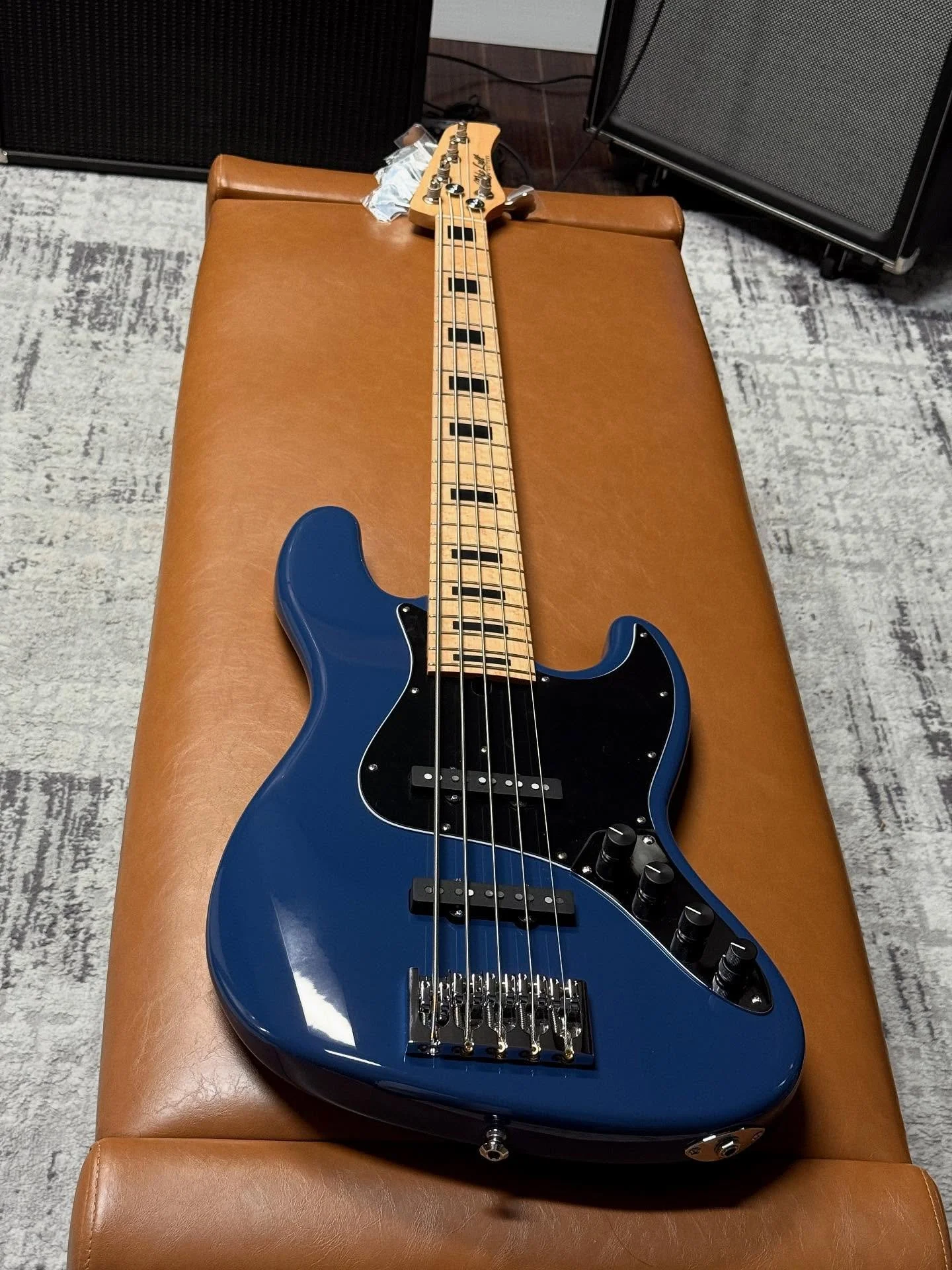 Just finished up this M5V in Porsche Neptune Blue - LOVE this color 💙💙🔥🔥 - Swamp Ash Body. Birdseye Maple Fretboard (Black Blocks). Lull/Duncan Jazz Pickups. @bartolinipups NTBT Preamp. 35&rdquo; Scale. BOOM. 

#madeinusa #bass #bassguitar #guita