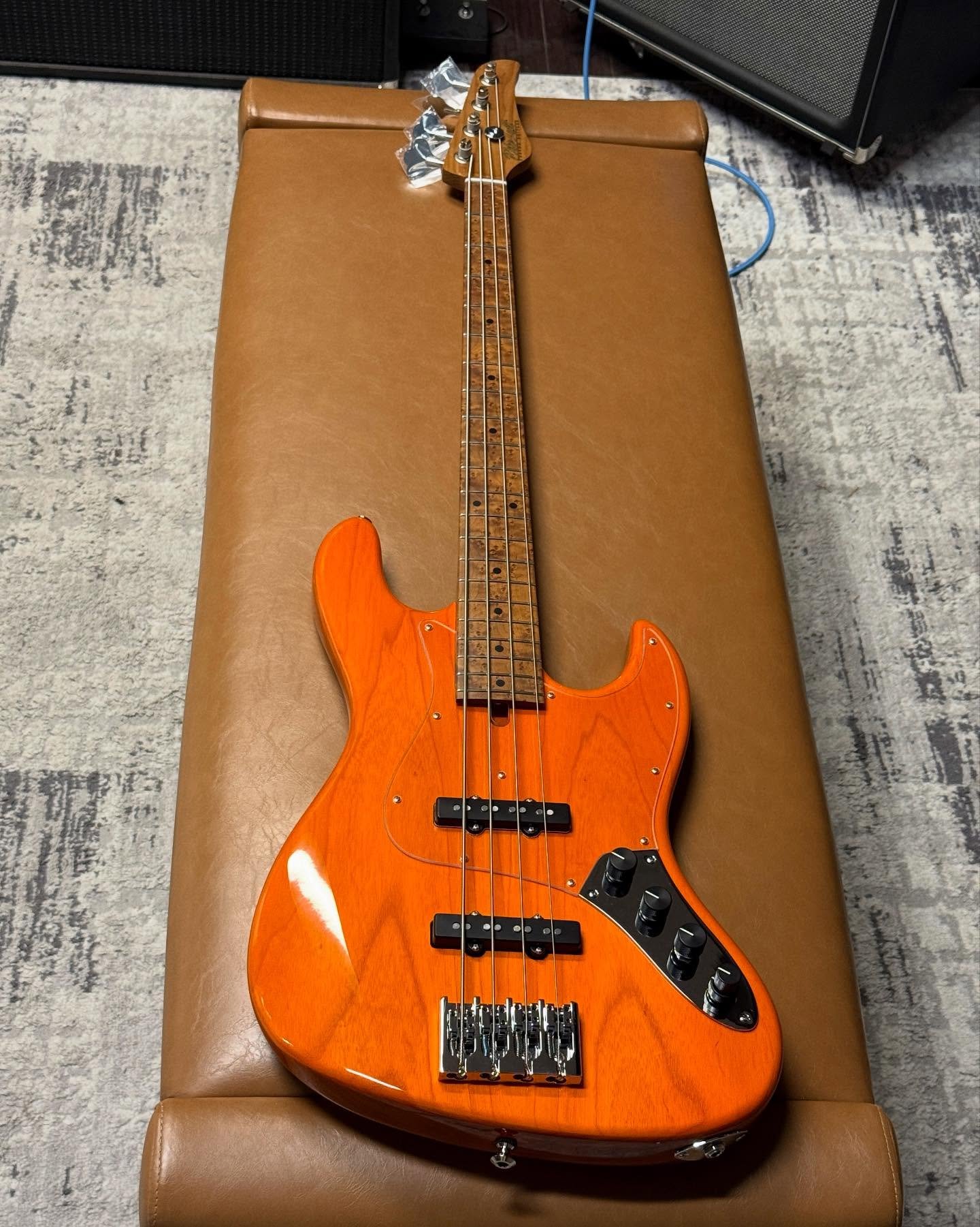 Just finished up this HOT Translucent Orange M4V 🍊🍊🧡🧡🔥🔥 One of my personal favorite colors!  Here are some specs:  Swamp Ash Body (chambered). Roasted Maple Neck.  Roasted Birdseye Maple Fretboard. Mike Lull Hand-Wound Jazz Pickups. @bartolinip