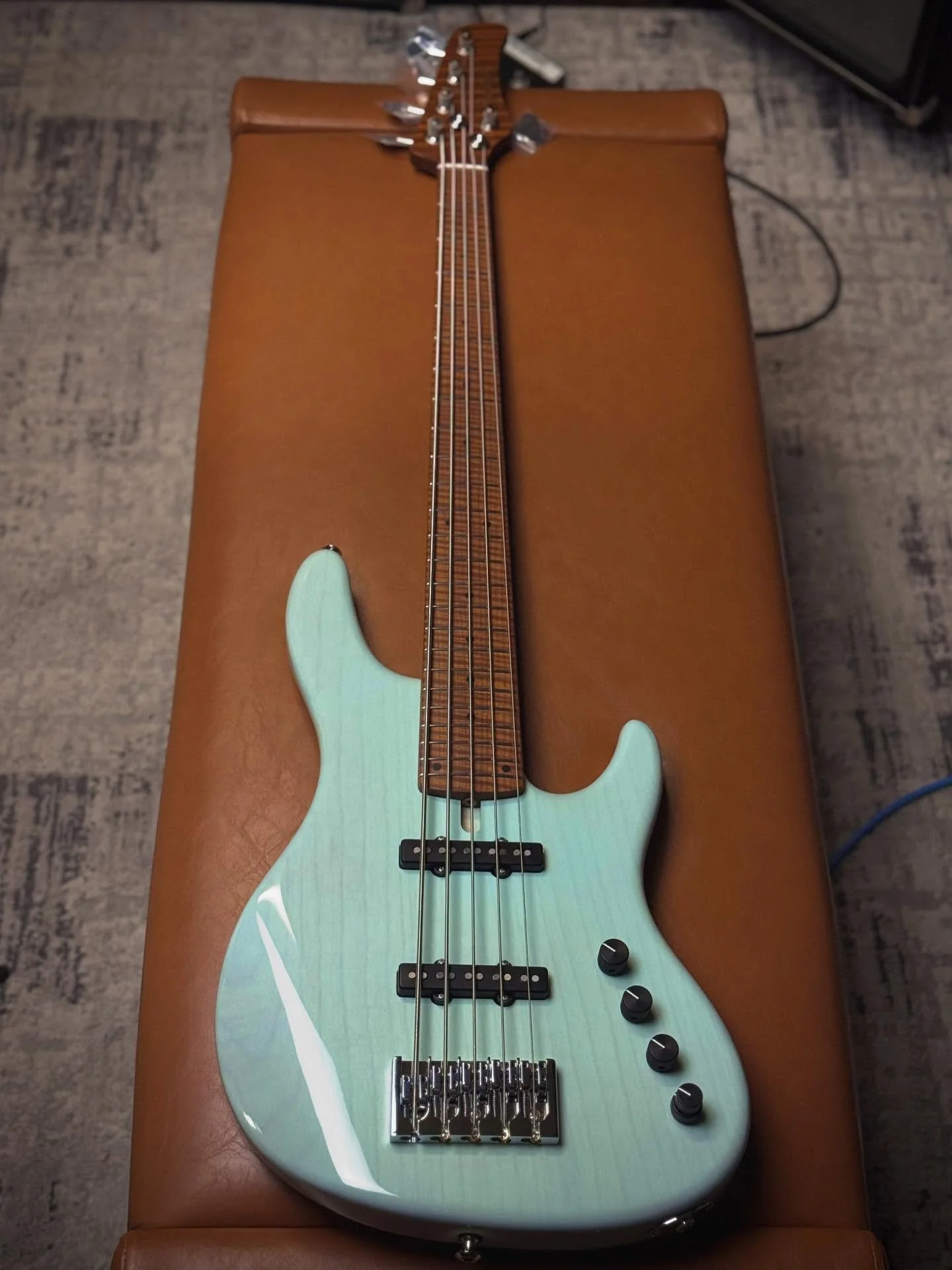 Just finishing up this incredible M5 in Translucent Surf Green 💚💚🏄&zwj;♂️🏄&zwj;♂️ Swamp Ash Body. Master Grade Roasted Flamed Maple Neck and Fretboard. Hand-Wound Mike Lull Jazz Pickups. Trickfish IPA Pre. 34&rdquo; Scale. 1.75&rdquo; Nut Width. 