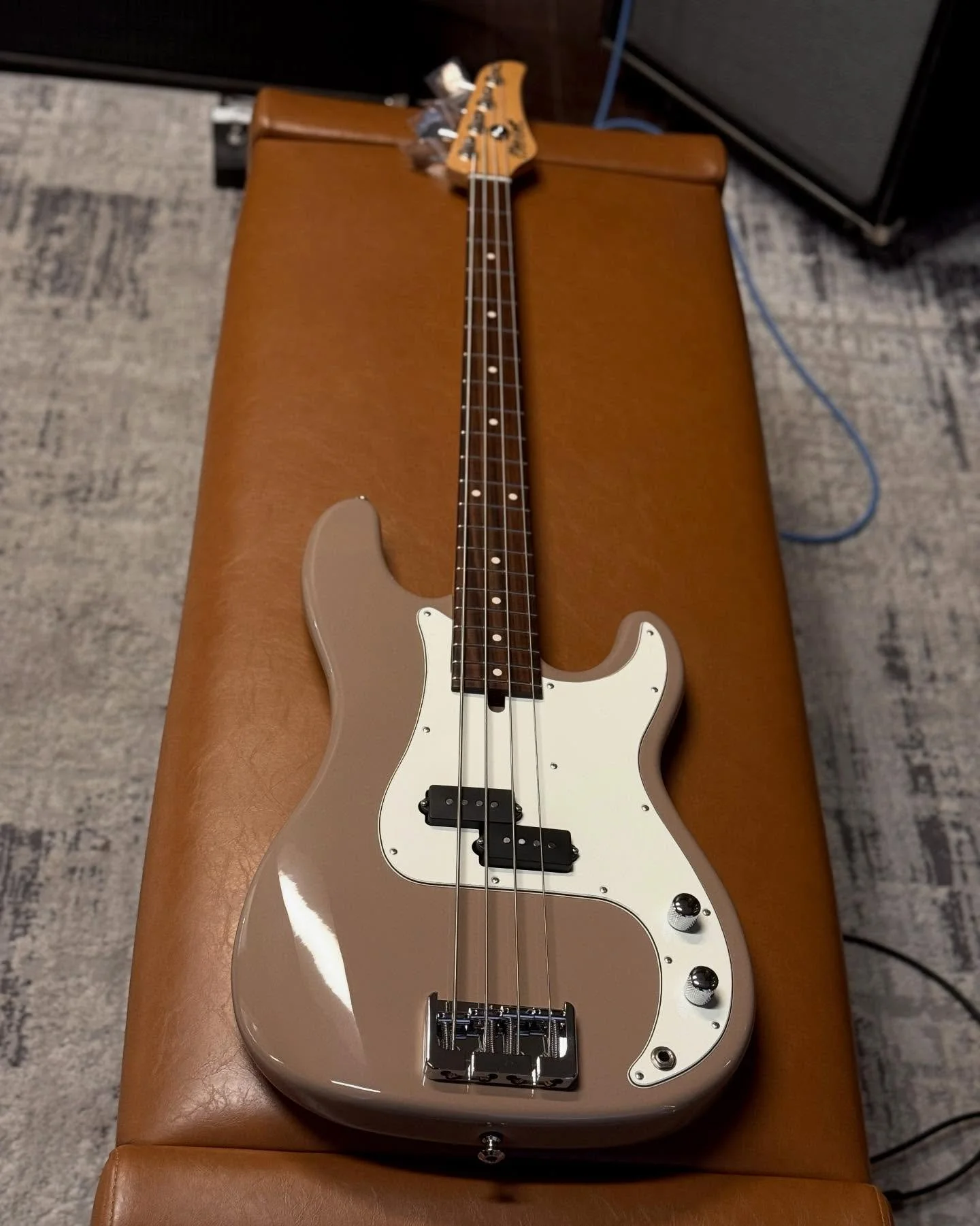 UPDATE: Sold! - B-STOCK BASS:  Just finishing up this astonishingly light Desert Sand P4 Custom 🤎🤎🔥🔥 Roasted Pine Body. Maple Neck. Indian Rosewood Fretboard. Mike Lull Hand-Wound P Pickup. 6.6lbs. DM for more info.

(Available Soon)

#mikelull #