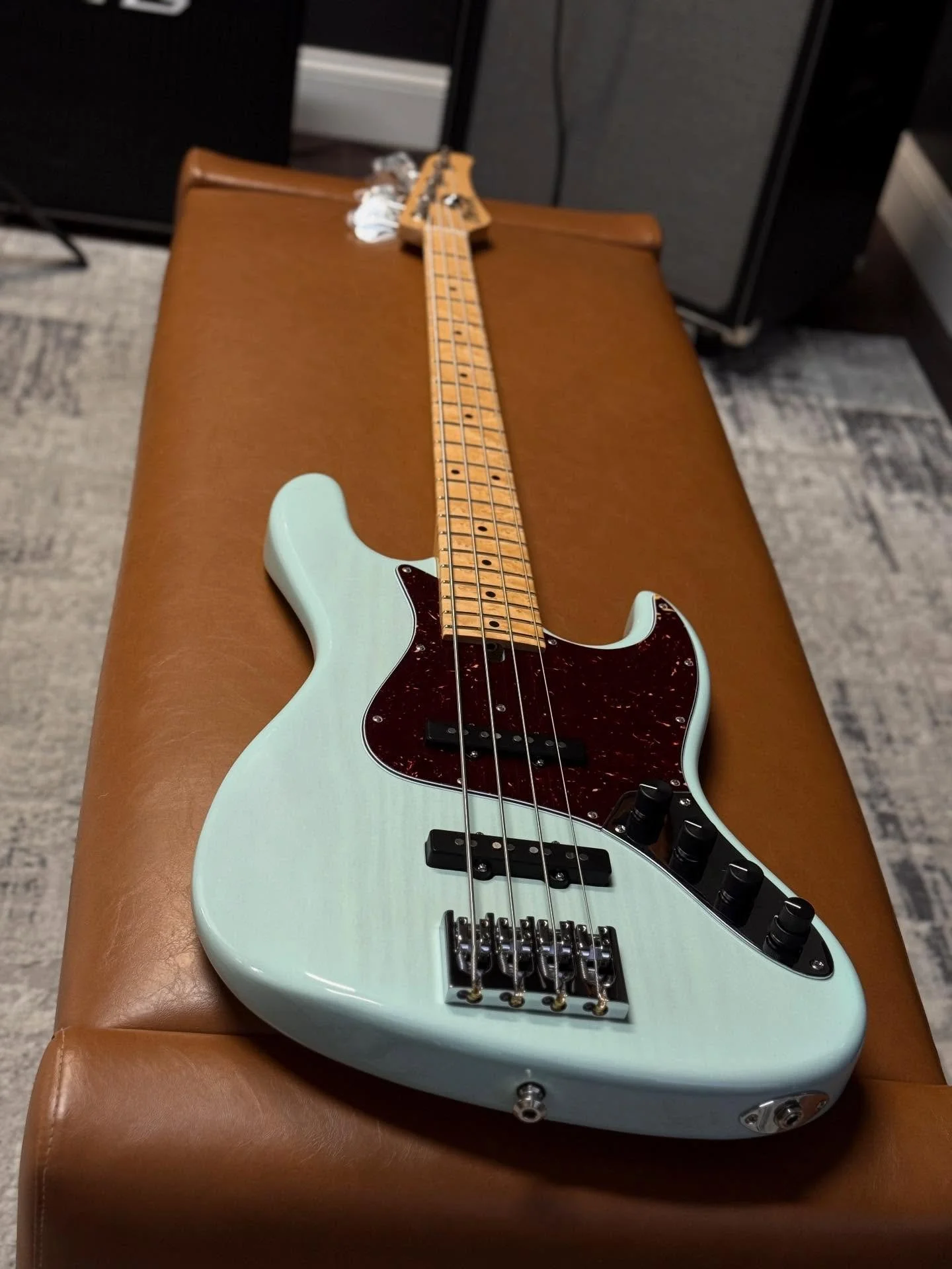 Finishing up this beautiful M4V in Translucent Surf Green 💚💚🏄&zwj;♂️🏄&zwj;♂️ I love how each one of these finishes come out unique. Swamp Ash Body. Premium Birdseye Maple Fretboard. Hand-Wound Mike Lull Jazz Pickups. Trickfish IPA Preamp. 8.0 lbs
