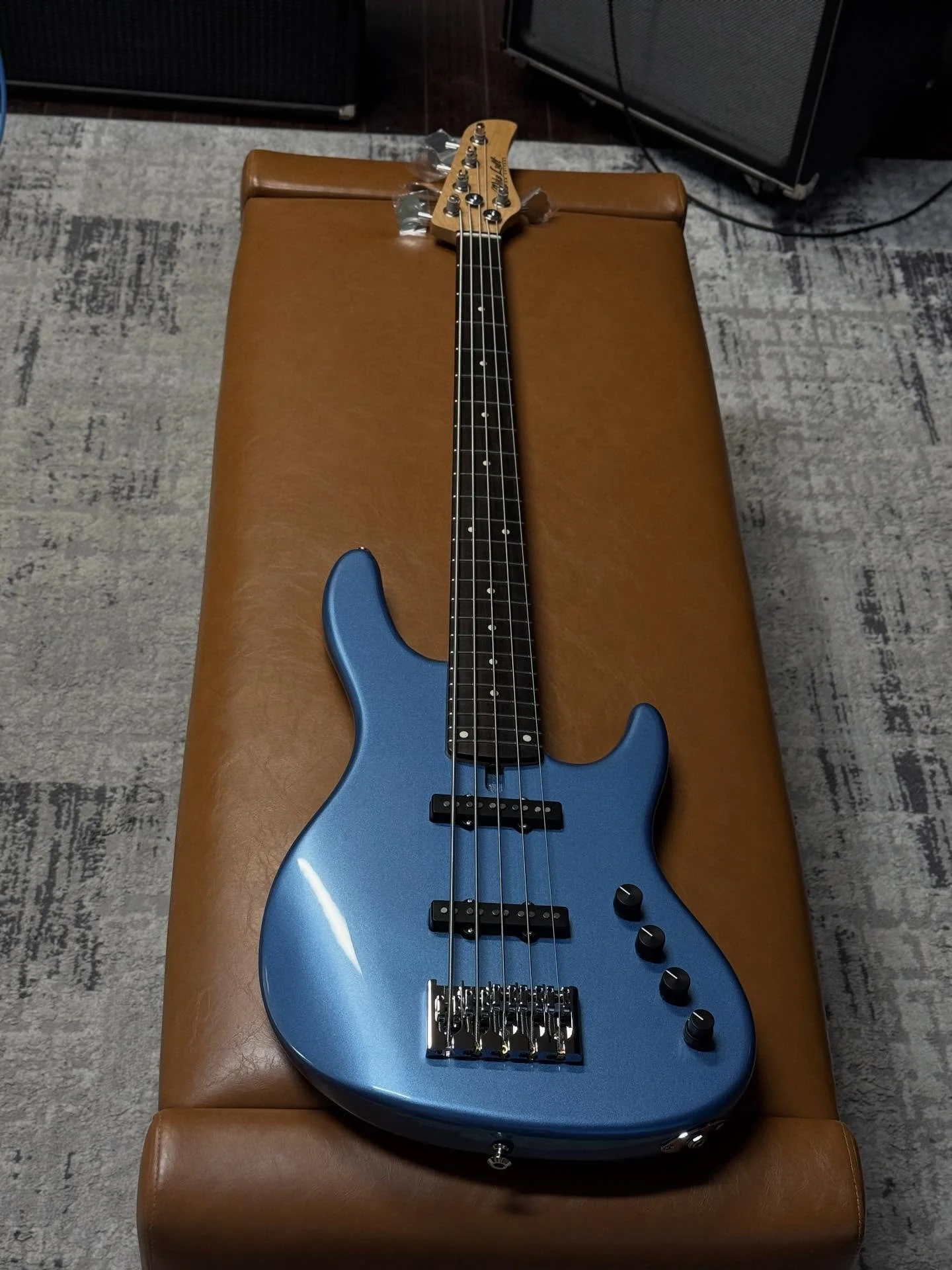 Just finishing up this Porsche Azzurro Blue M5 custom. What a color 😍😍 Solid Swamp Ash Body. Maple Neck. Ebony Fretboard. Mike Lull Hand-Wound Jazz Pickups. Trickfish IPA Preamp. 34&rdquo; Scale. 1.75&rdquo; Nut Width. 8.4 lbs. Just sick 🔥🔥🔥💙💙