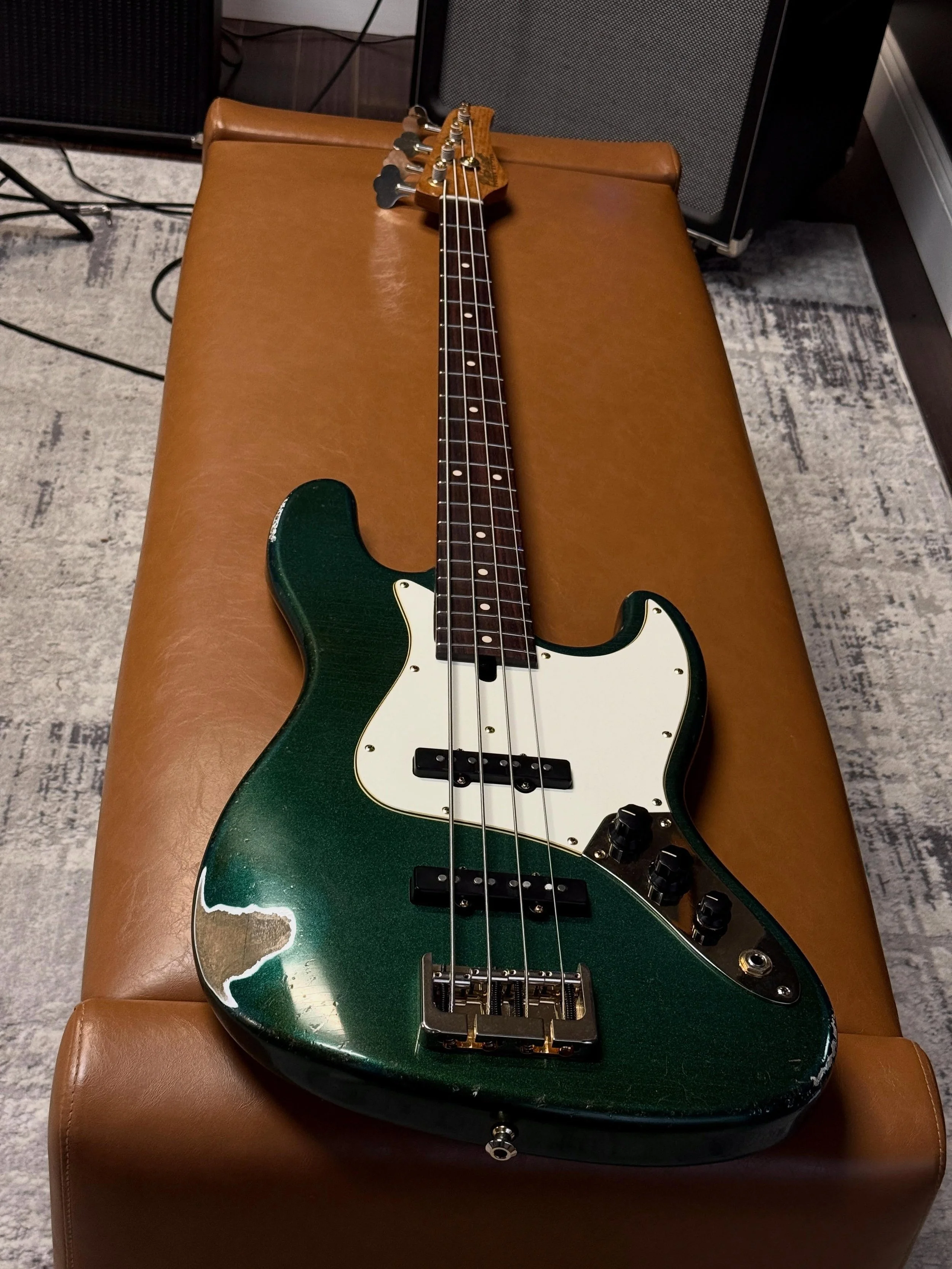 Here&rsquo;s a *One-Off* Heirloom V4 in British Racing Green with Aged Gold Hardware 💚💚✨✨🔥🔥

(This one got snatched by a great dude @joshfossgreen of @bass.buzz )