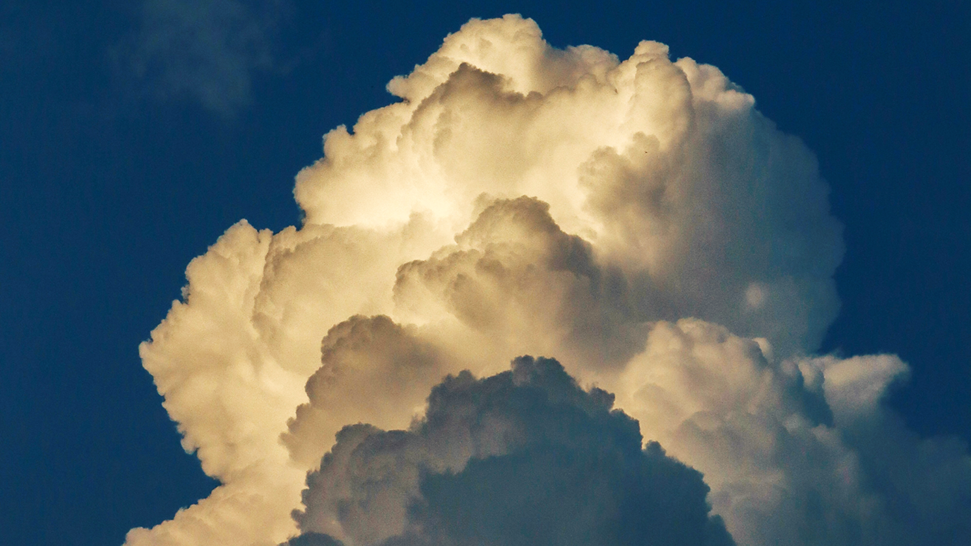 The Art of History and the Interpretation of Clouds