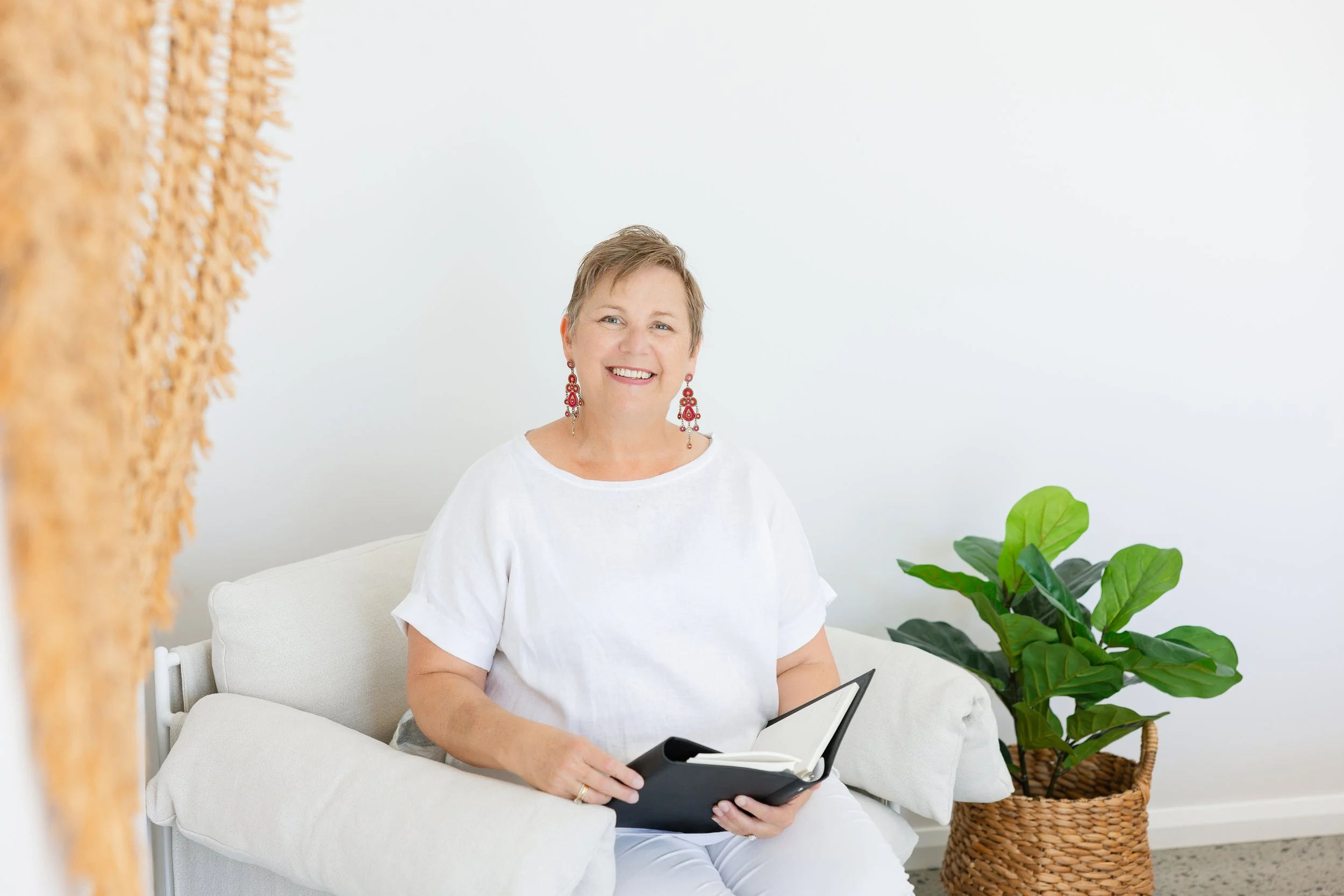 Bron with folder.jpg