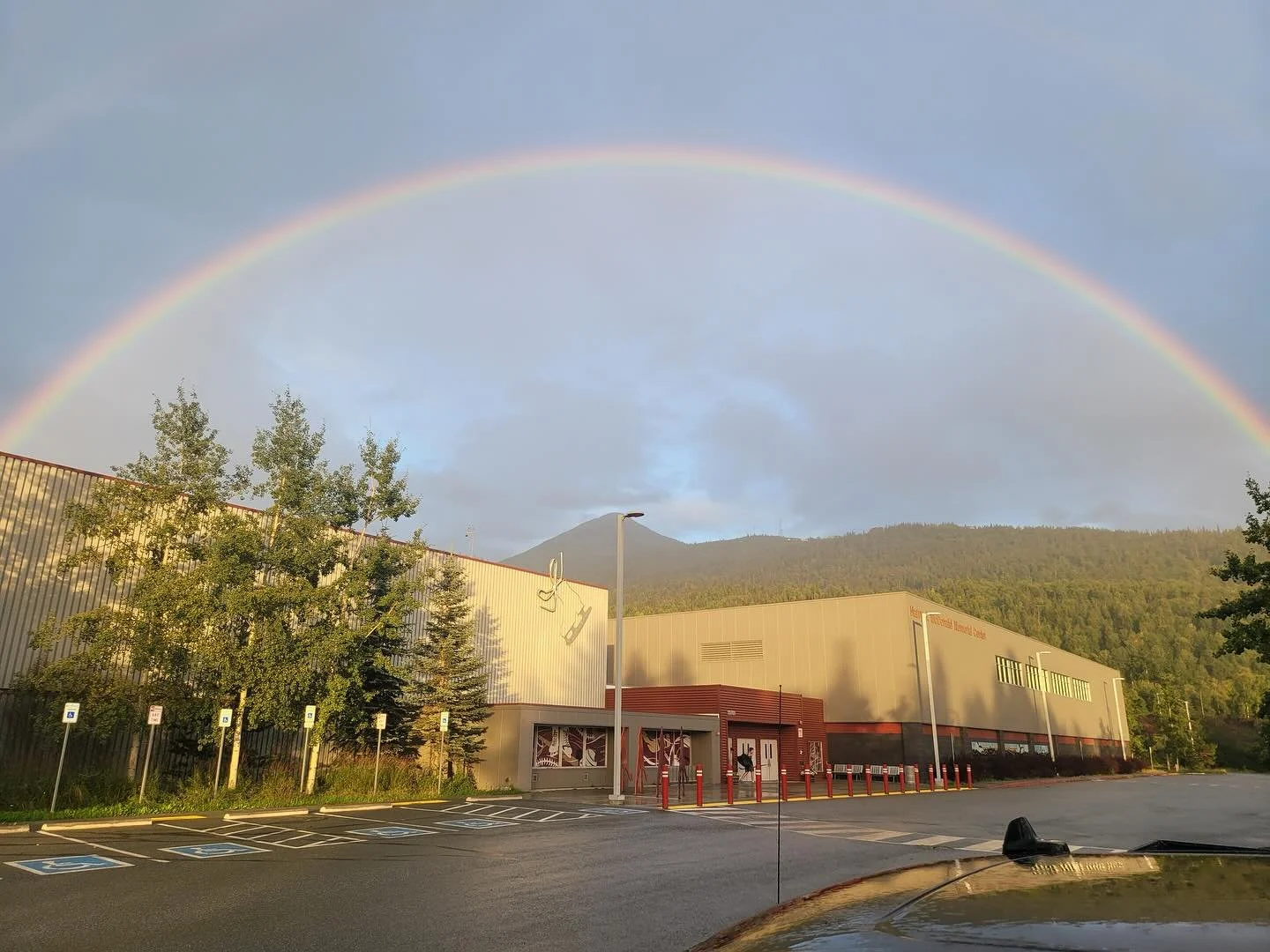 Rainbow picture taken last night! 🌈
.
.
.
Photo credits: Bud Albers
.
#fyp #alaska #eagleriveralaska #alaska #alasklife #alaskahockey #alaskafigureskating
