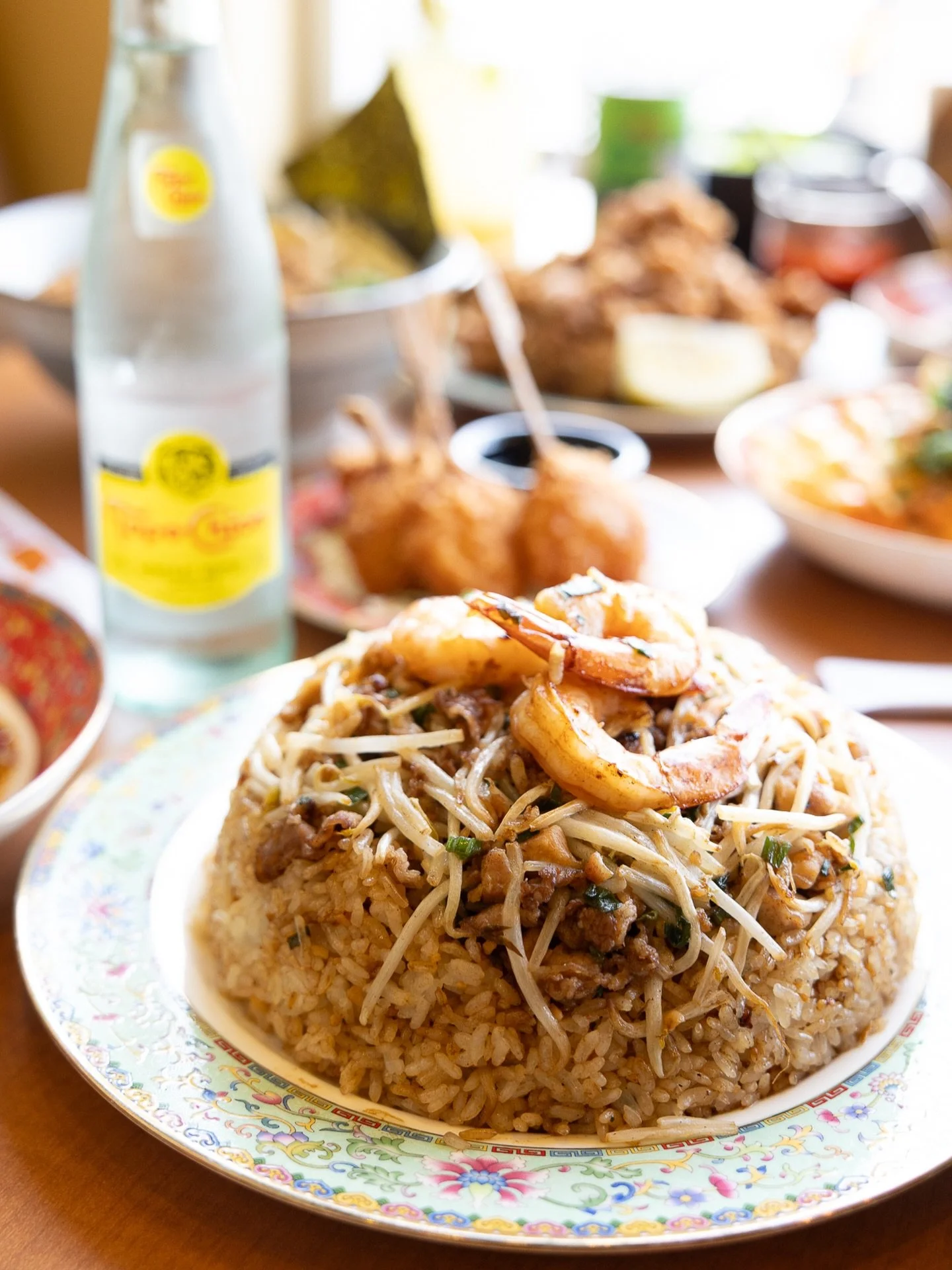 Combination Fried Rice kind of Sunday. 🍤✨ Sparkling water, good food, and good vibes at Hinata Ramen. Come fuel up for the week ahead!

🍜 Craft Ramen &amp; Hibachi Fried Rice
📍 4211 E Willow St, Long Beach, CA 
⏰ Open 11:30 AM &ndash; 10:00 PM Dai