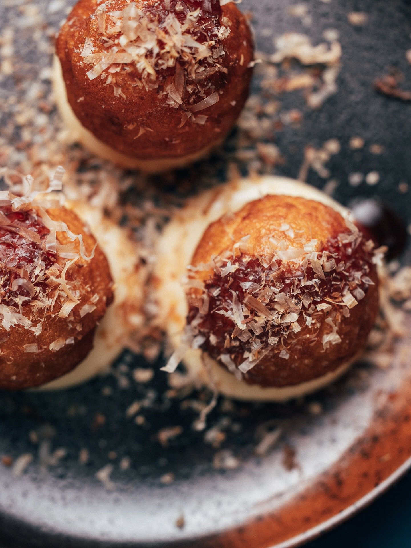 🐙 Dancing Bonito &amp; Golden Bites
Can you hear the sizzle? Our Takoyaki is served piping hot, crisp on the outside, and delightfully tender on the inside. Topped with our signature savory sauce and a generous flurry of bonito flakes that &rdquo;da