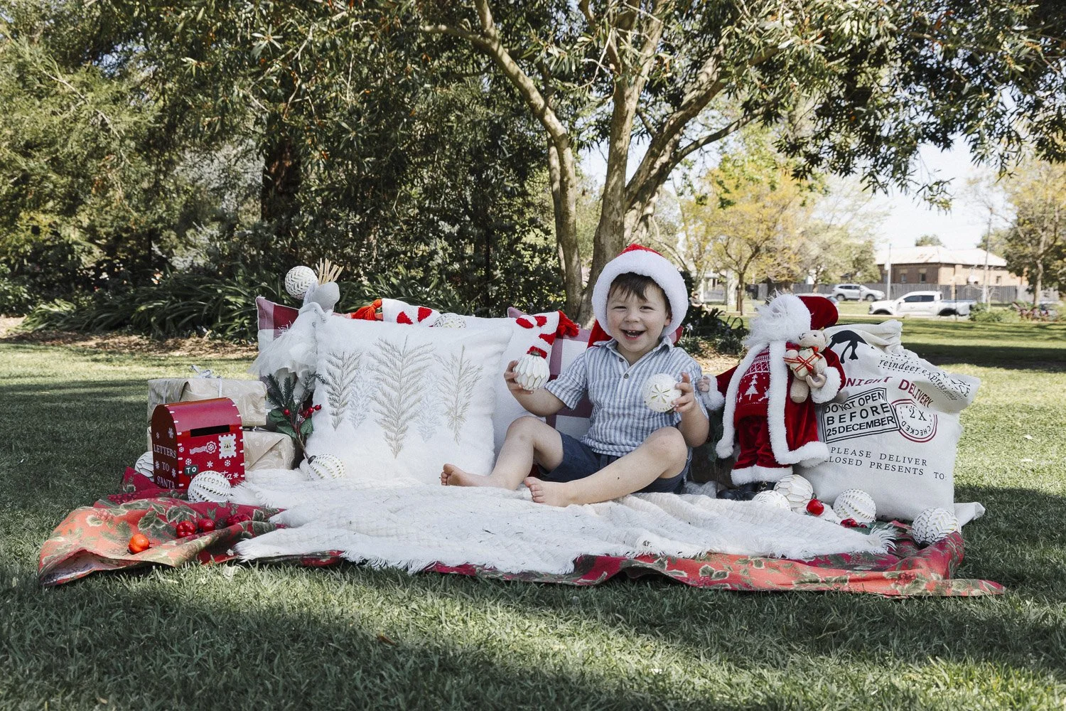 Christmas mini photo shoot Melbourne Family Photography. Melbourne Newborn Photography. Melbourne Photographer. In Home Photography. Natural light photographer. Glenroy Photographer. North West Melbourne Photographer