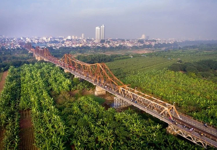 long bien bridge from the above.jpg
