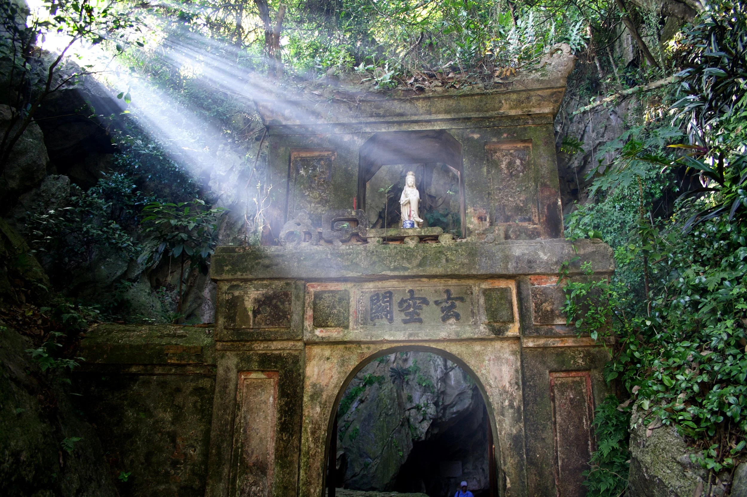 1 Day - Marble Mountain, Am Phu Cave & Monkey Mountain Tour