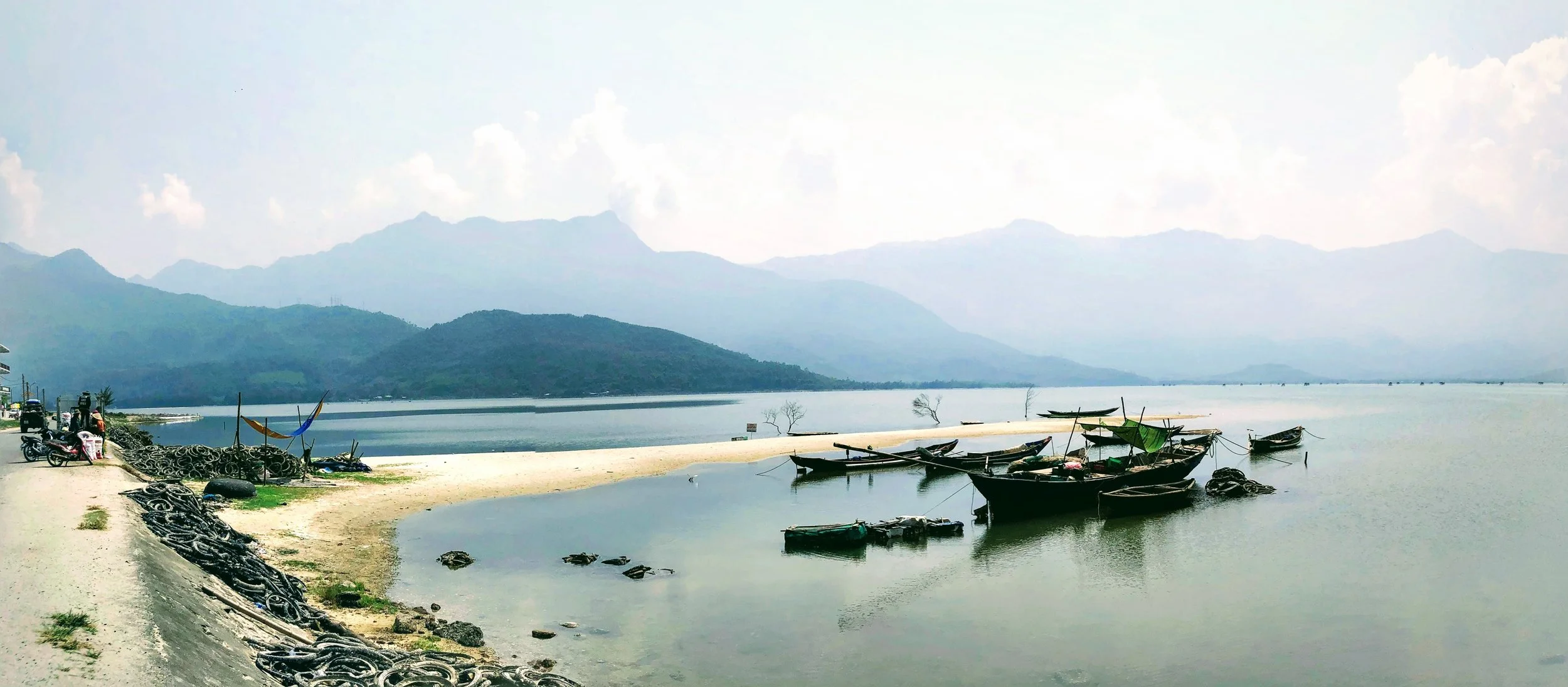 Lap_An_lagoon,_Lăng_Cô,_Hue,_Vietnam.jpg