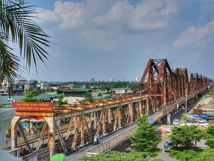 Hanoi Old Quarter & Long Bien Bridge Half-Day Walking Tour