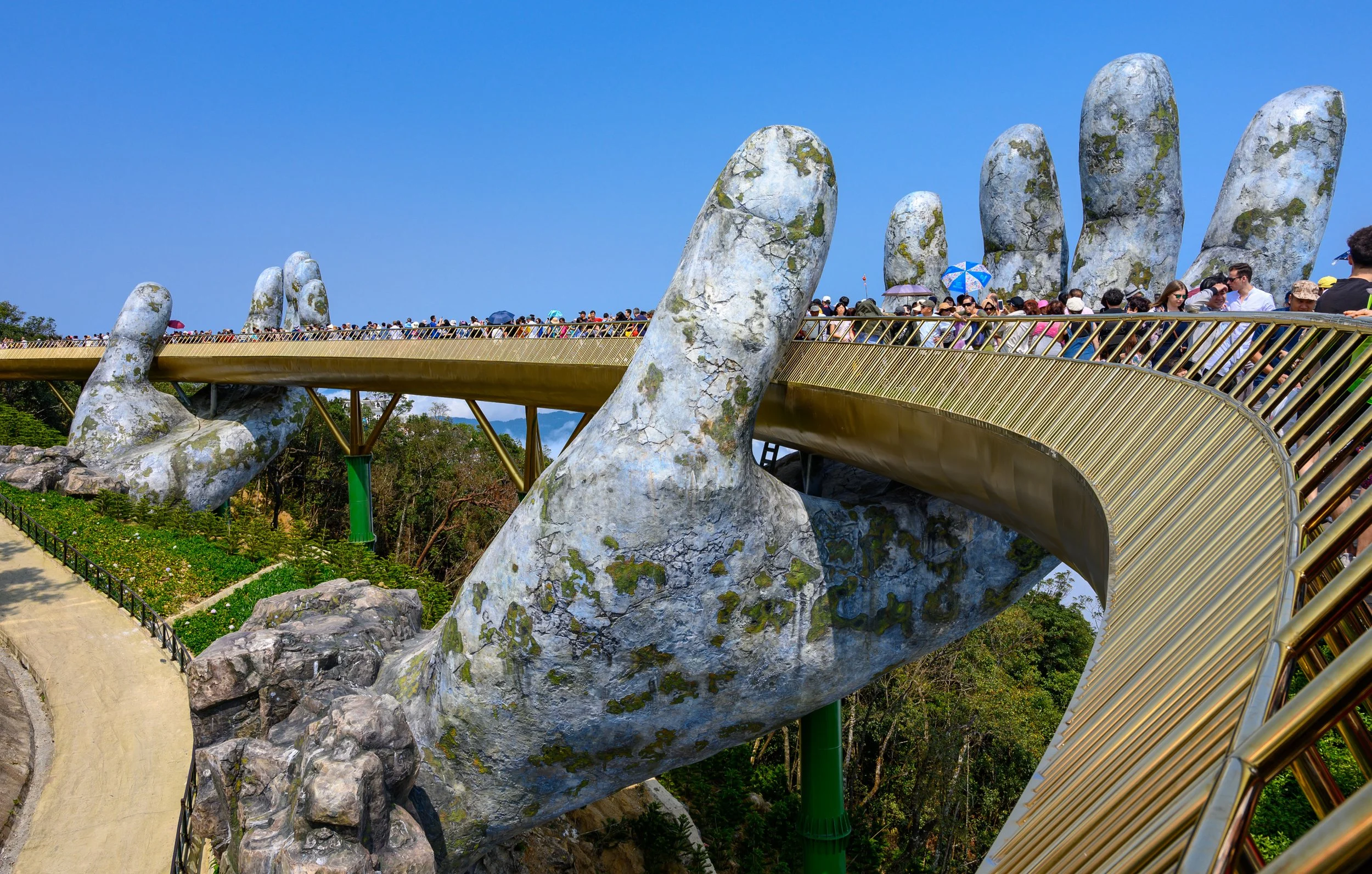 Golden_Bridge_Da-Nang_(48951166538).jpg