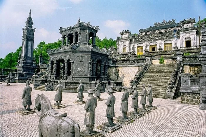 khai-dinh-tomb-8_1677601552.jpg
