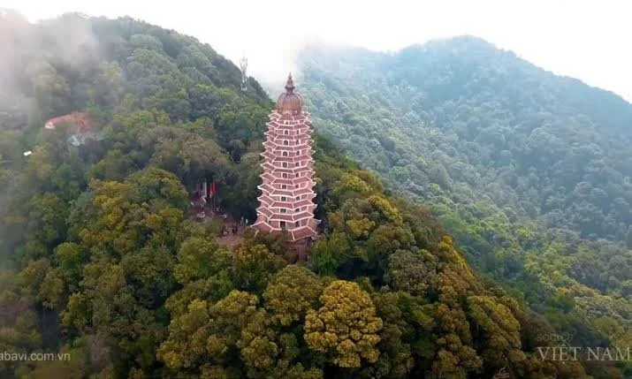 Hanoi Jeep Tour: 1-Day Ba Vi National Park & Duong Lam Exploration