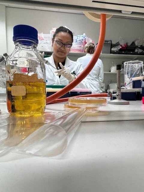 Sonam Marapin working in lab, TU Delft