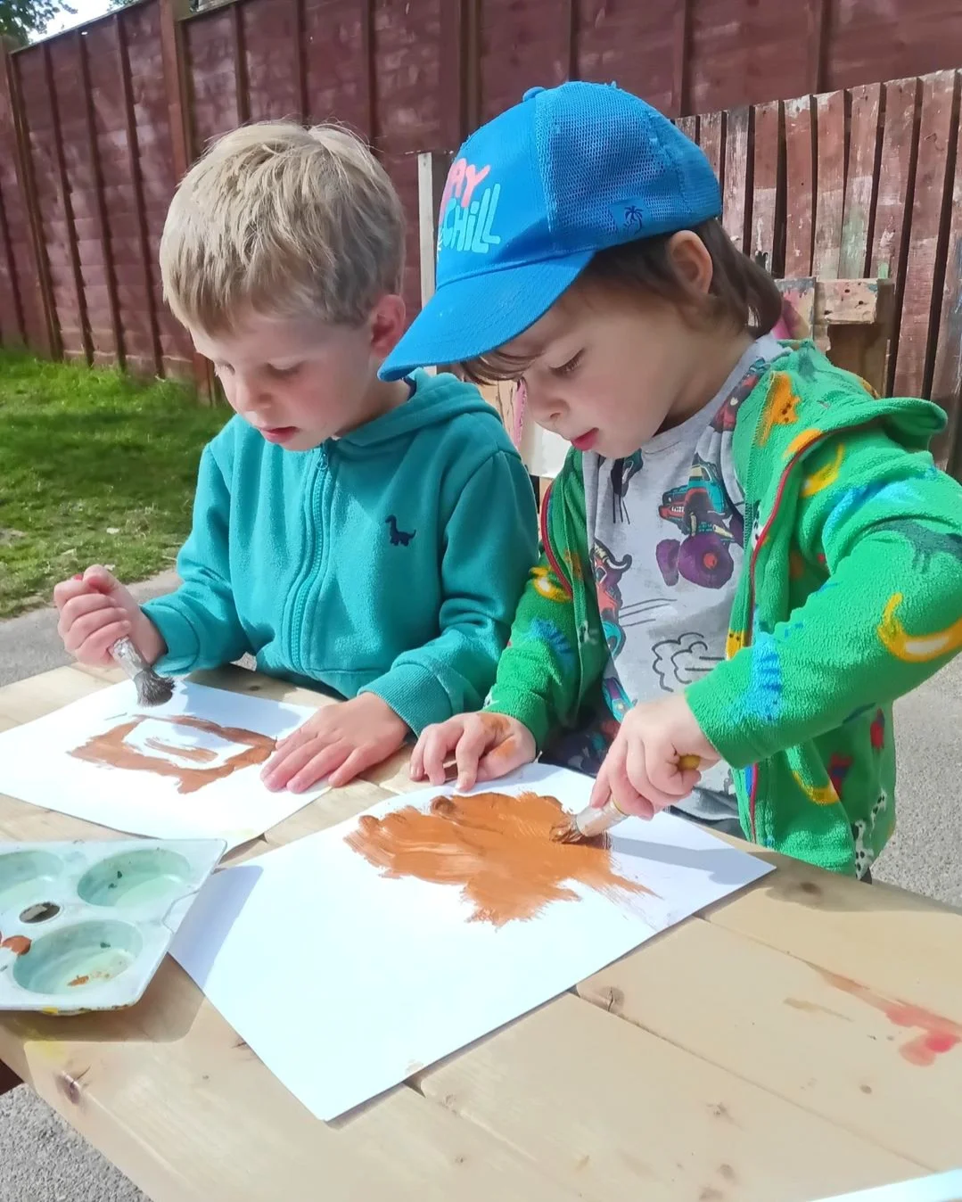 Last week at Stamford Bridge, the Trailblazers continued their exploration into dinosaurs and expanded further to looking at volcanoes 🦖🌋

In the morning, the children get messy with green paint and dinosaur-shaped cutters, stamping dinosaur prints