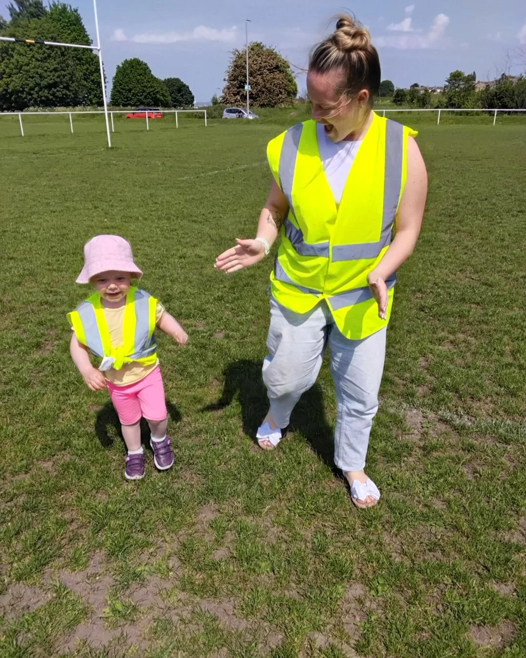 Last week at Muddy Boots Drighlington, the Adventurers enjoyed a lovely picnic in the sun and of course lots of outdoor play ☀️🌱

The children had lots of fun outdoors at nursery, exploring farm and underwater themed sensory trays. The underwater tr
