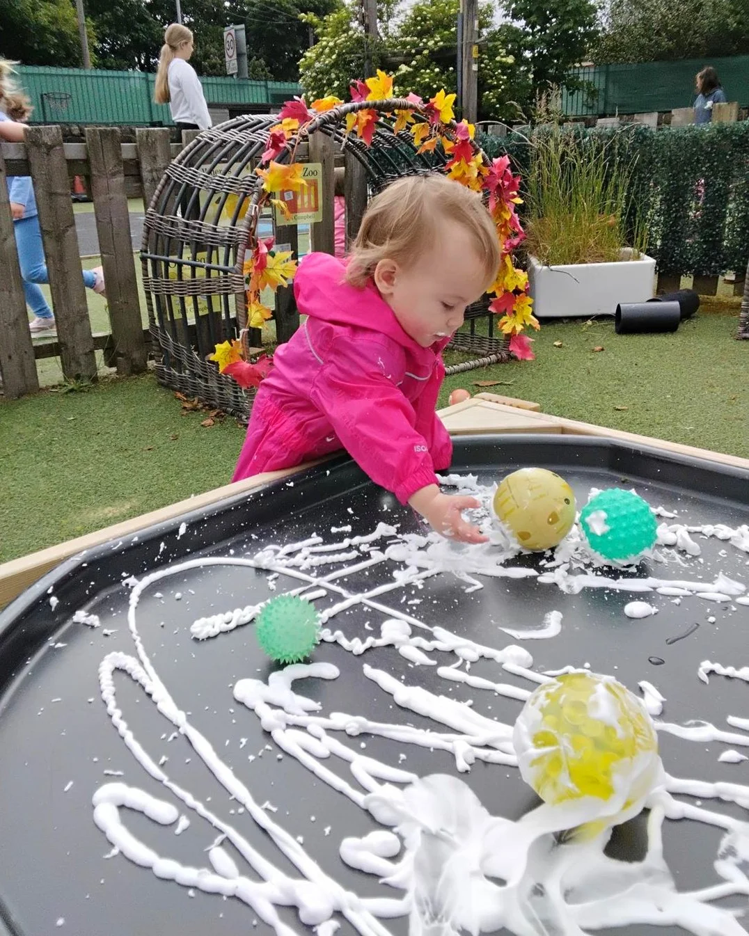 Last week, the Drighlington Discoverers enjoyed lots of outdoor play and a session with Mini Maestros ☀️🎶

During their Mini Maestros session, the children enjoyed playing instruments and singing songs - they were even introduced to songs about mini