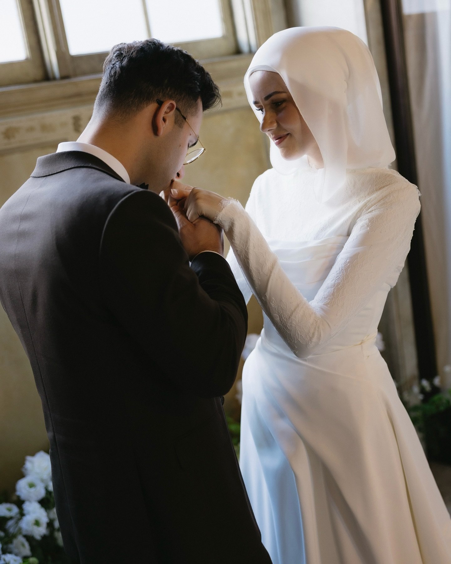 A&amp;A

𝘈 𝘵𝘪𝘮𝘦𝘭𝘦𝘴𝘴 𝘳𝘰𝘮𝘢𝘯𝘤𝘦.

Working on this special gallery has been nothing short of an absolute joy. May you both love and hold one another for a lifetime. 🤍

&bull;
&bull;
&bull;

#WeddingPhotography #Weddings #Romantic #Timeles