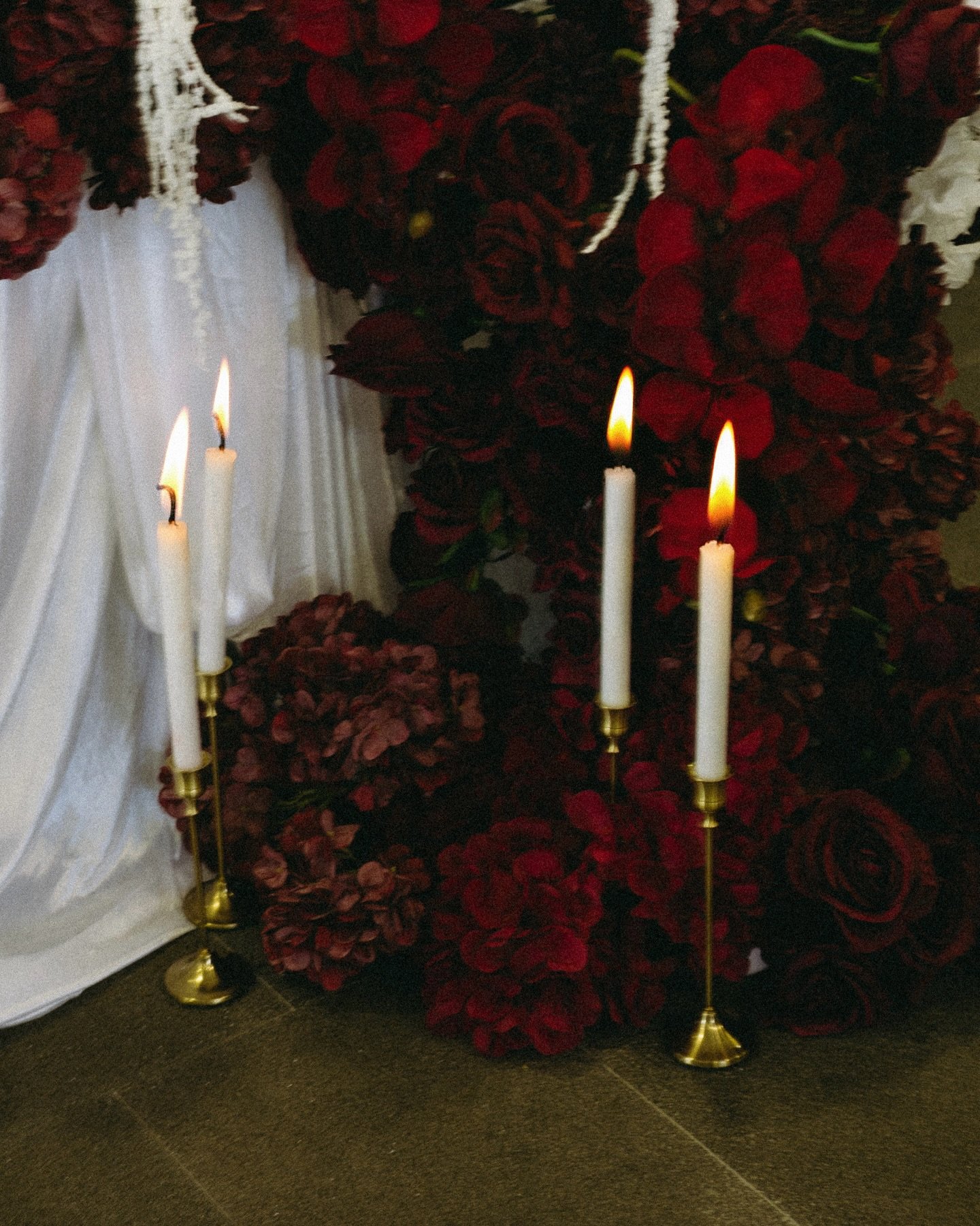 A&amp;A

𝘈 𝘳𝘰𝘮𝘢𝘯𝘤𝘦 𝘪𝘯 𝘵𝘩𝘦 𝘩𝘦𝘢𝘳𝘵 𝘰𝘧 𝘔𝘦𝘭𝘣𝘰𝘶𝘳𝘯𝘦.

Photographers: @studio.revan 
Content creator: @museinmotions
Hijab styling: @hiddenbeautydesigns
Set up: @flower_my_events
Dress: @fairytalesbridalboutique
Cookies, desserts