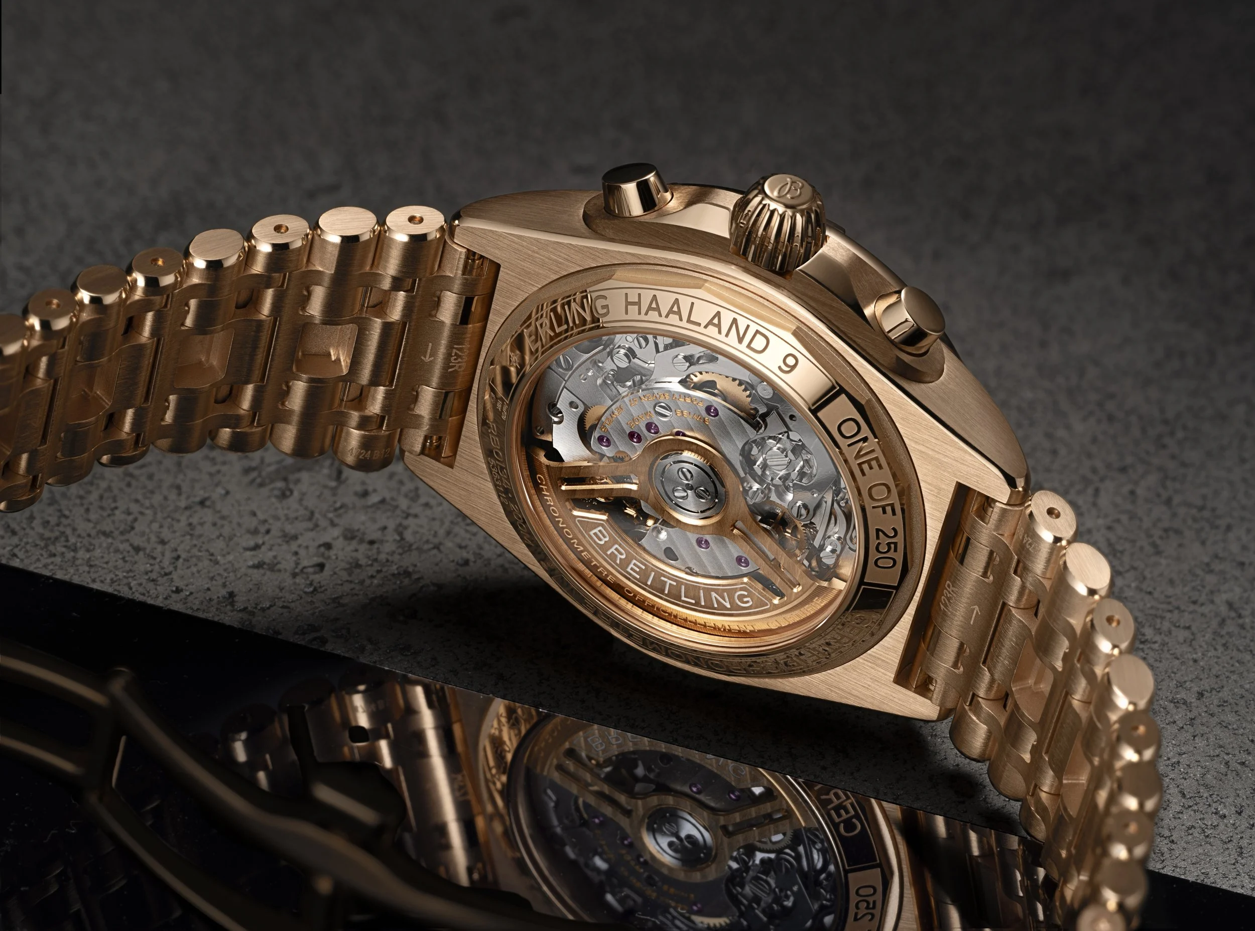 11_Chronomat_B01_42_Erling_Haaland_Ref_RB01347A1F1R1_Caseback_RGB.jpg