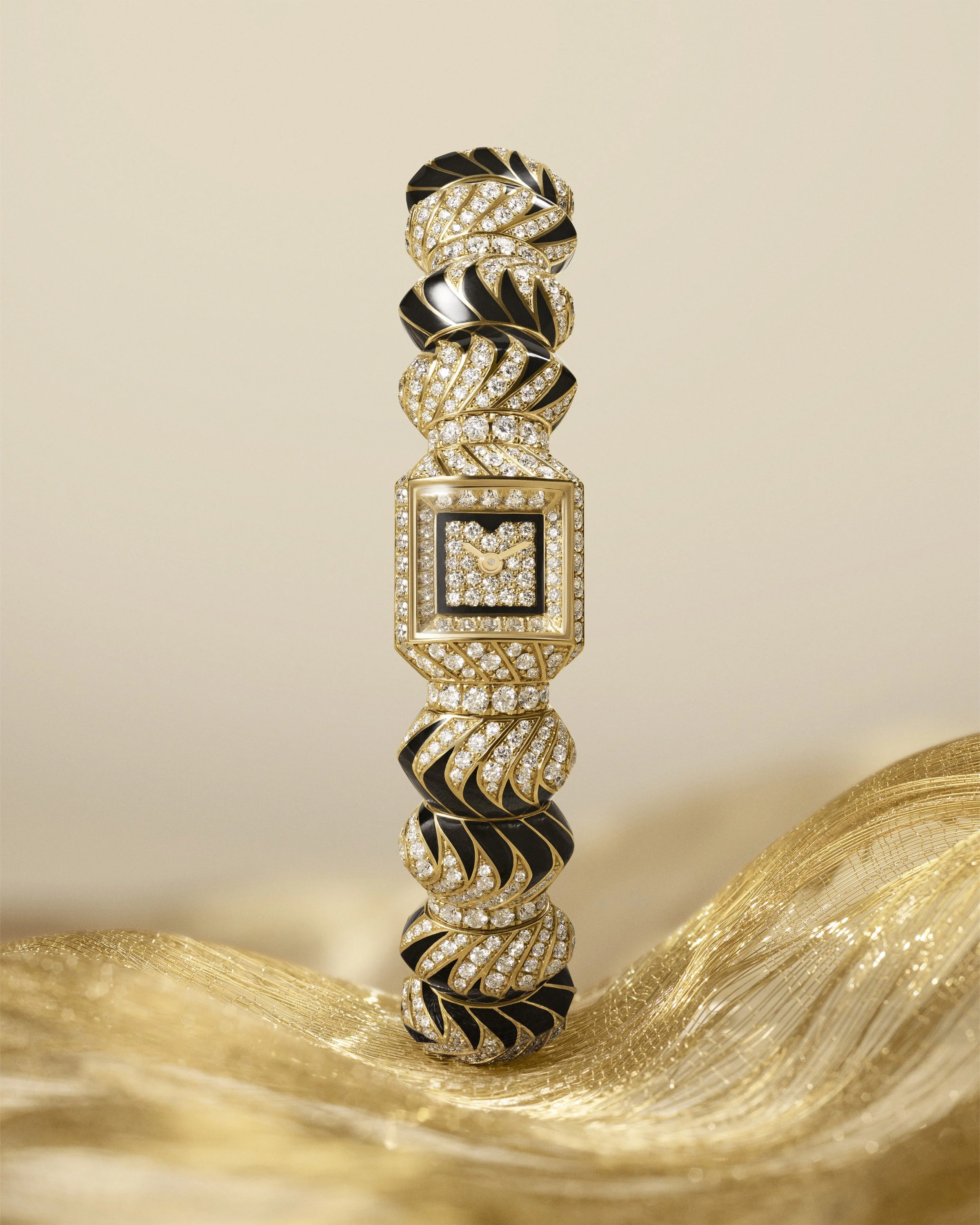 Cartier Unveils Myst de Cartier: A Sculptural Expression of Jewellery and Time