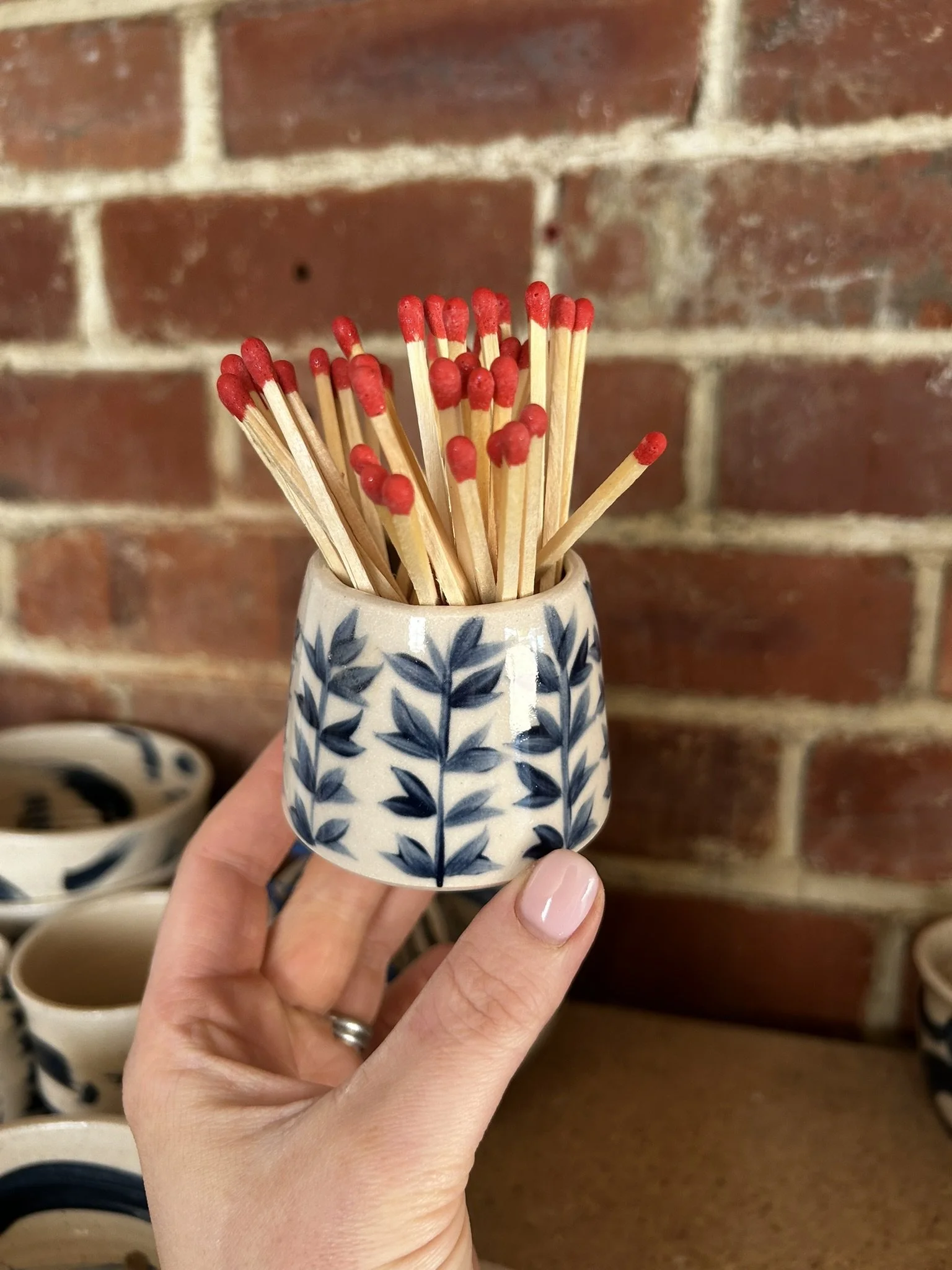 Leaf pattern match pot