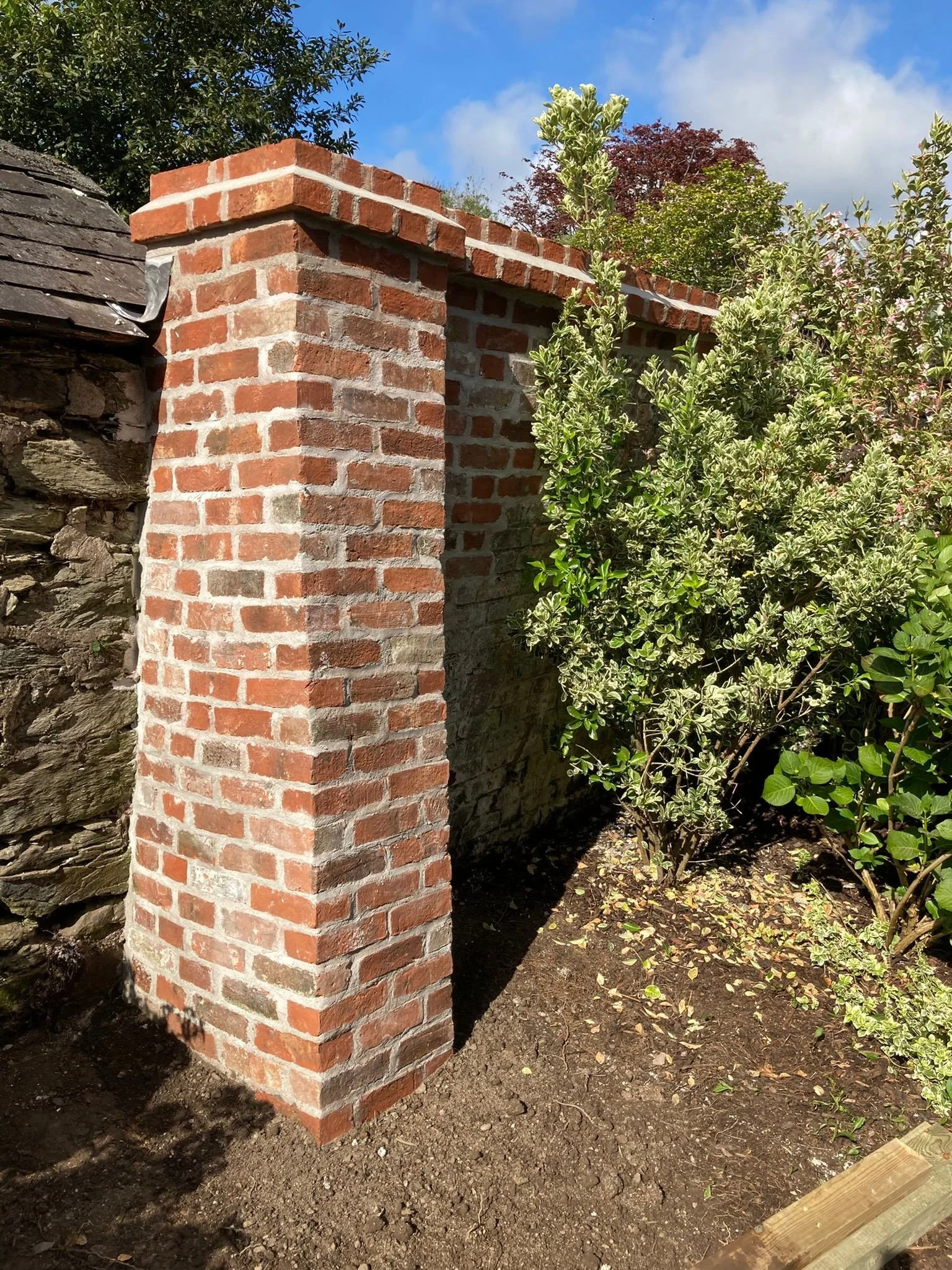 house construction cornwall - bulding a brick wall.jpg