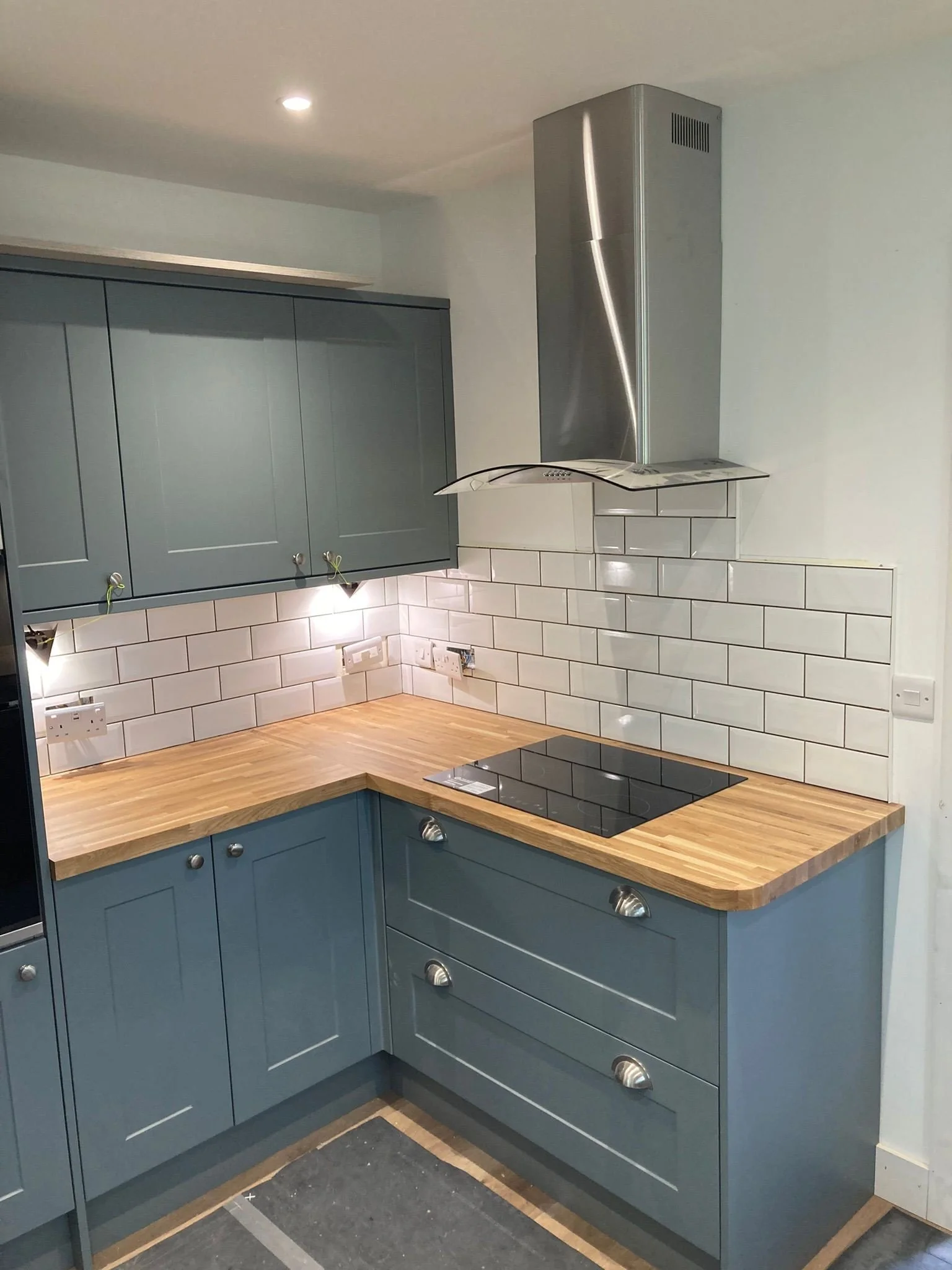 house construction cornwall - kitchen tiling.jpg