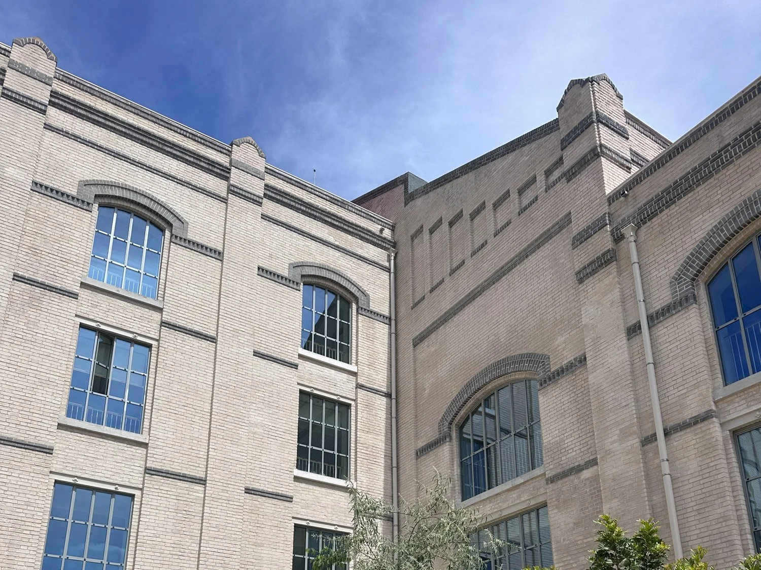 An end-to-end scheme for The Lisboan International School, a landmark building in the heart of the city, restored over several years from a historic pasta factory.