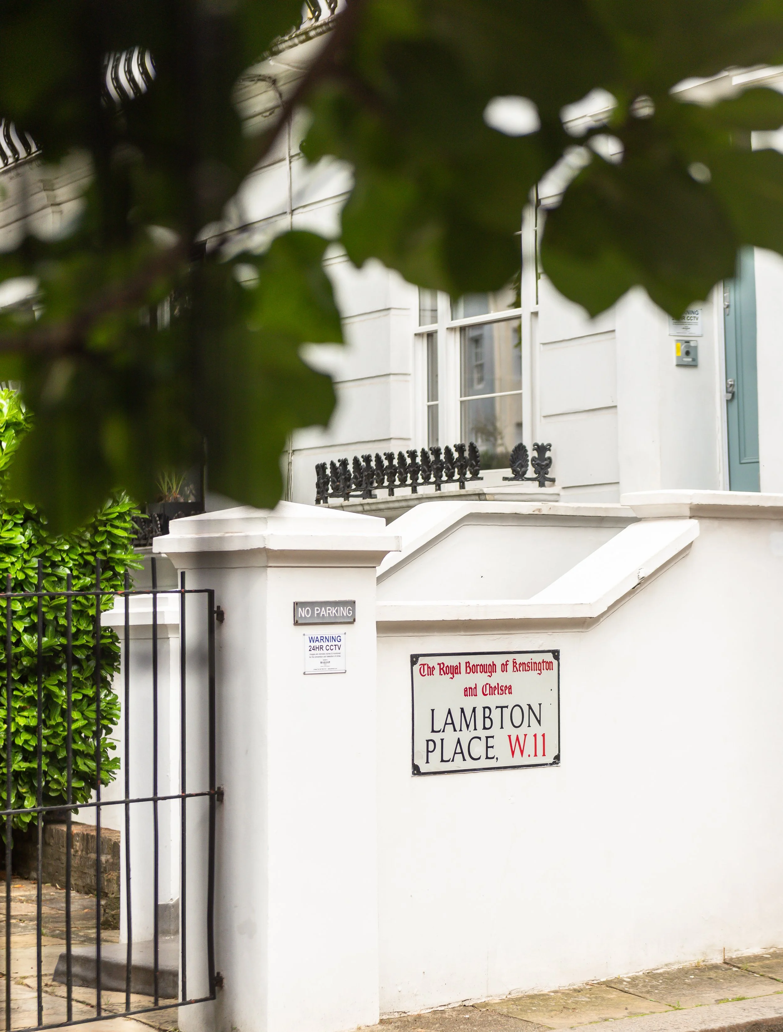 Set on a cobbled mews, the design uses neutral, natural tones, modern soundproofing, and framed views of the neighbouring gardens to create an understated yet chic sense of calm in one of London’s busier areas