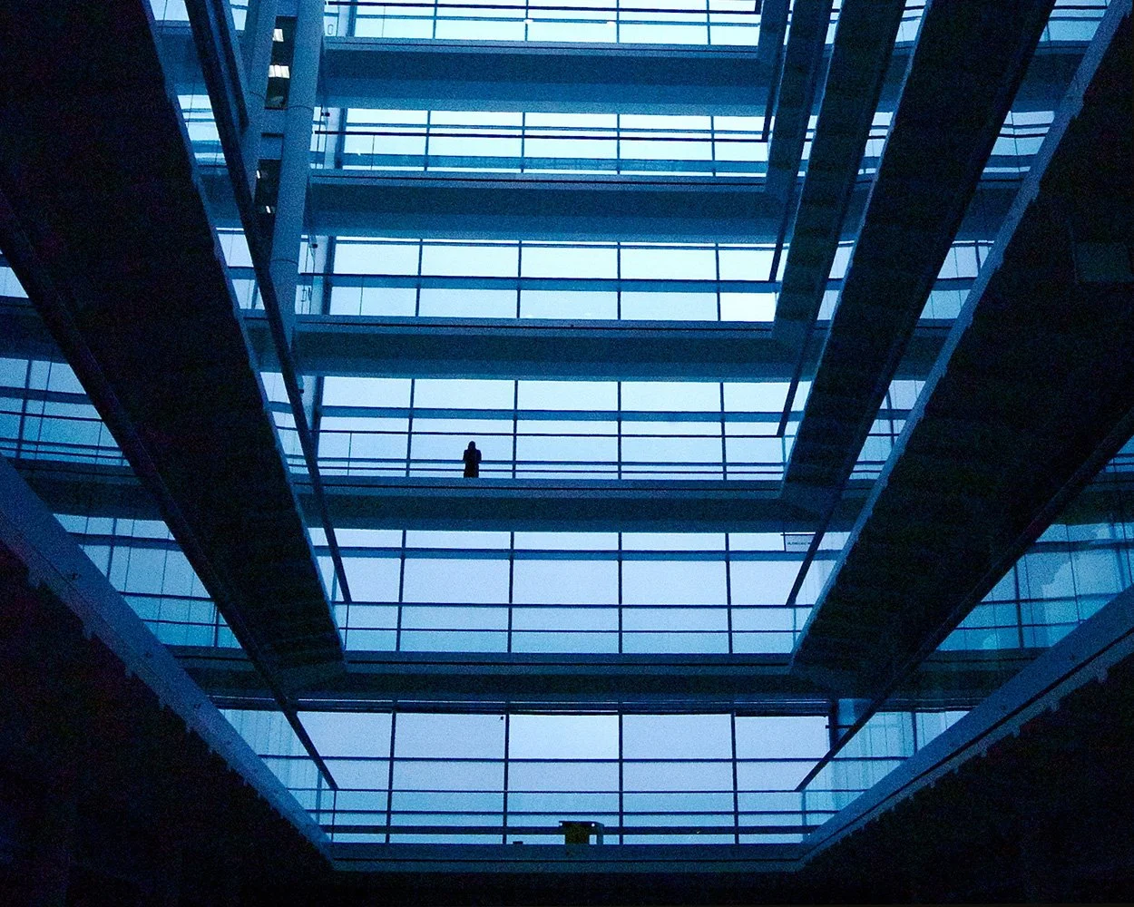 Our design prioritises a circadian lighting installation to create a peaceful and harmonious environment for journalists working long hours in a subterranean space.
