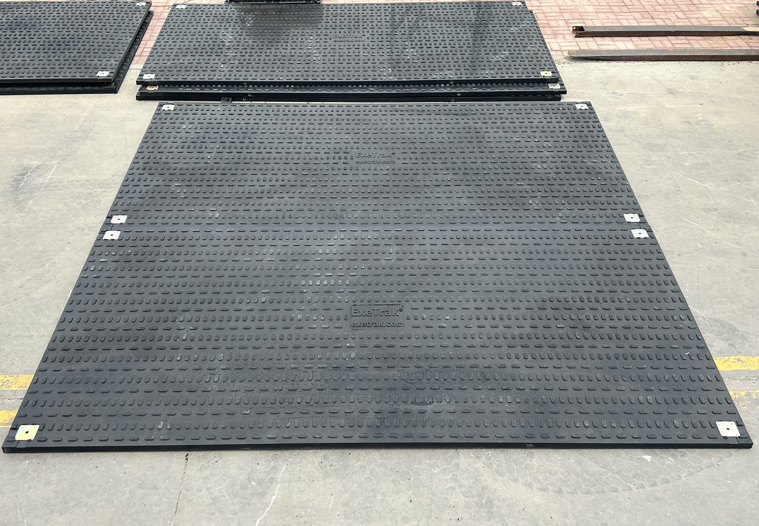ExeTrak 40mm pedestrian tread.jpeg