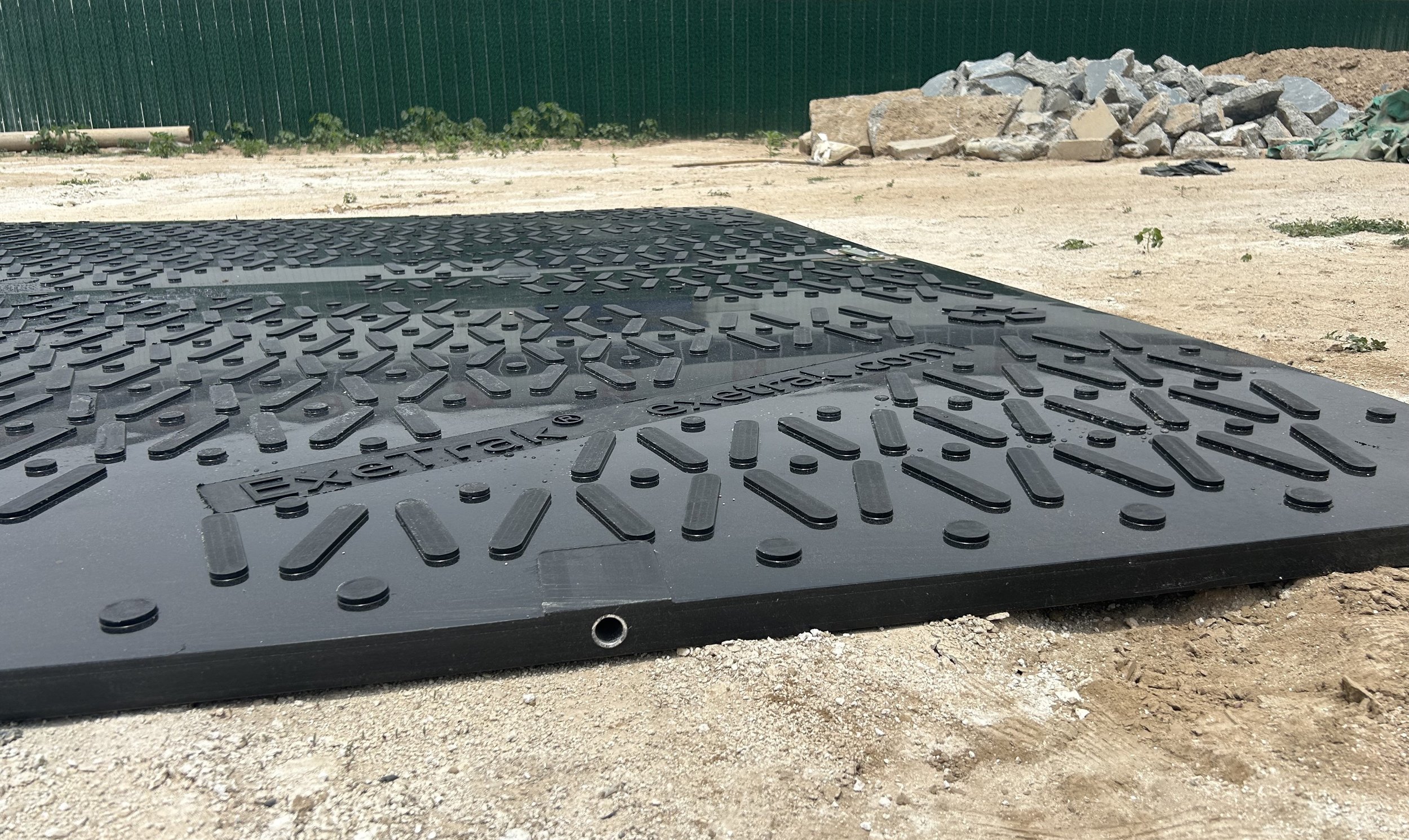 ExeTrak 40mm lifting holes & logo .jpeg